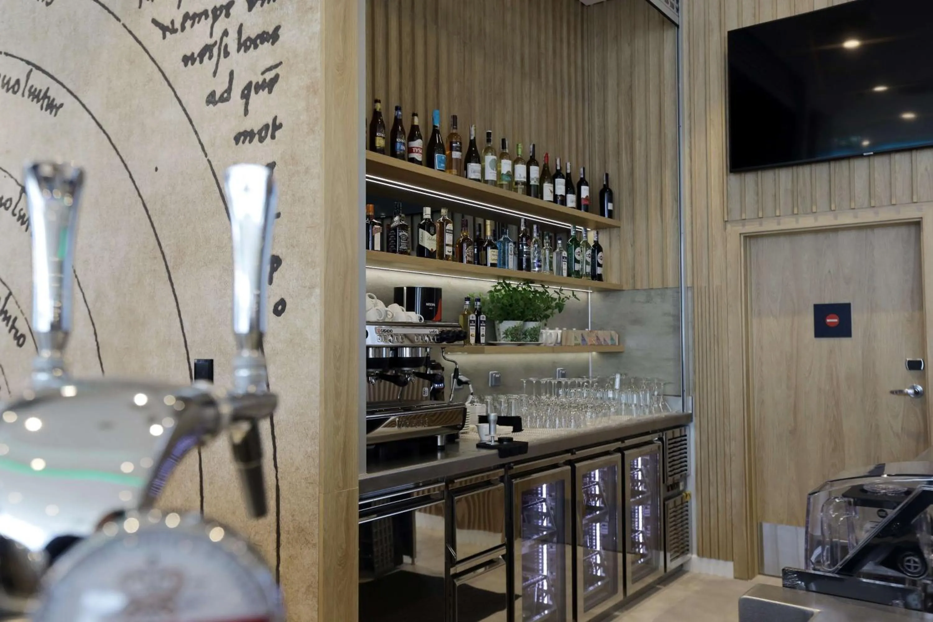 Lounge or bar in Hampton By Hilton Olsztyn