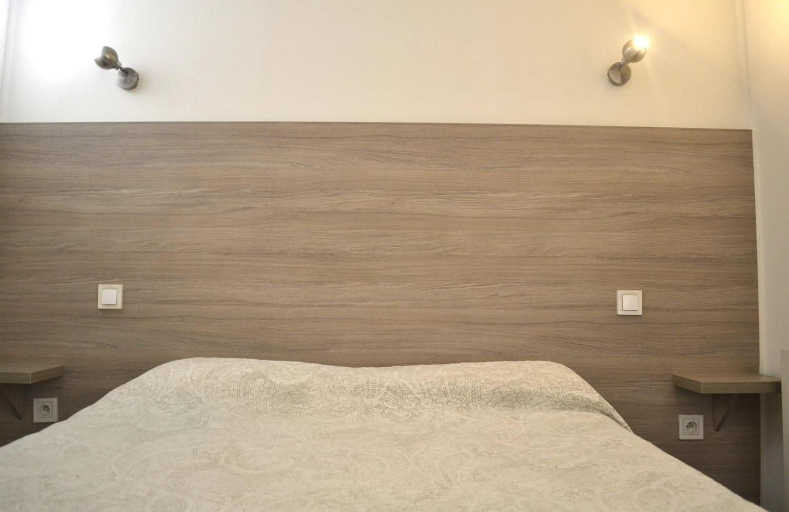 Bed in Hôtel Concorde - Centre ville de Nimes