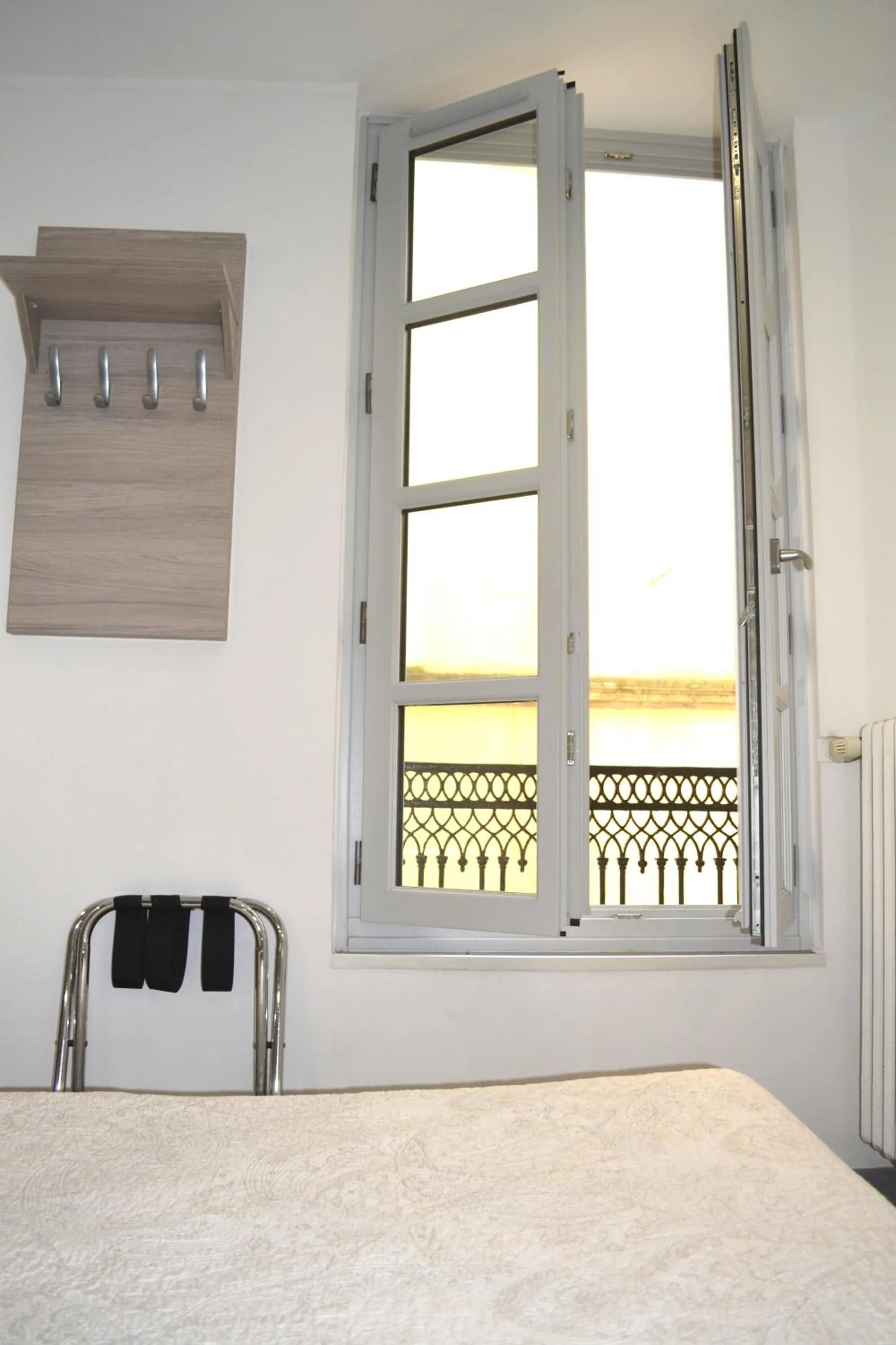 Bedroom, Bed in Hôtel Concorde - Centre ville de Nimes