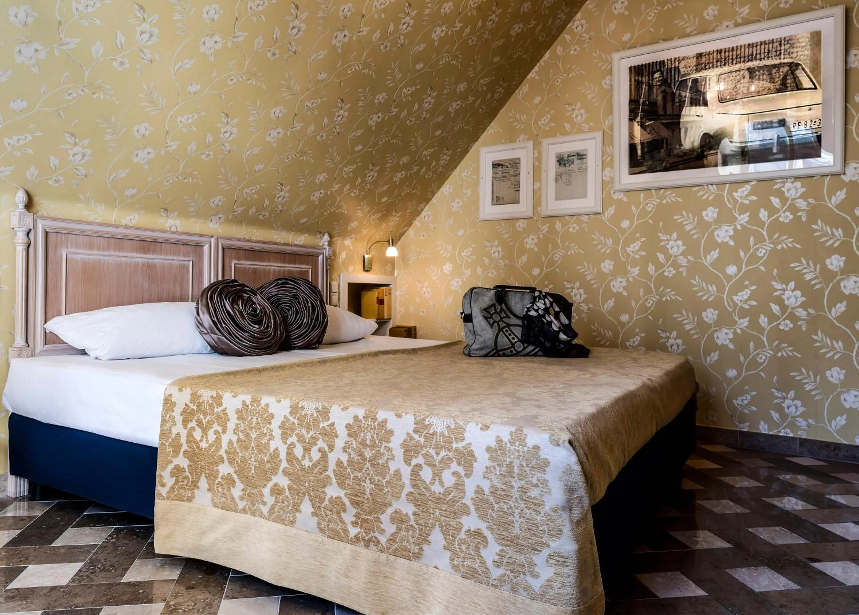 Bed in Sebnitzer Hof by STEIGER Hotels