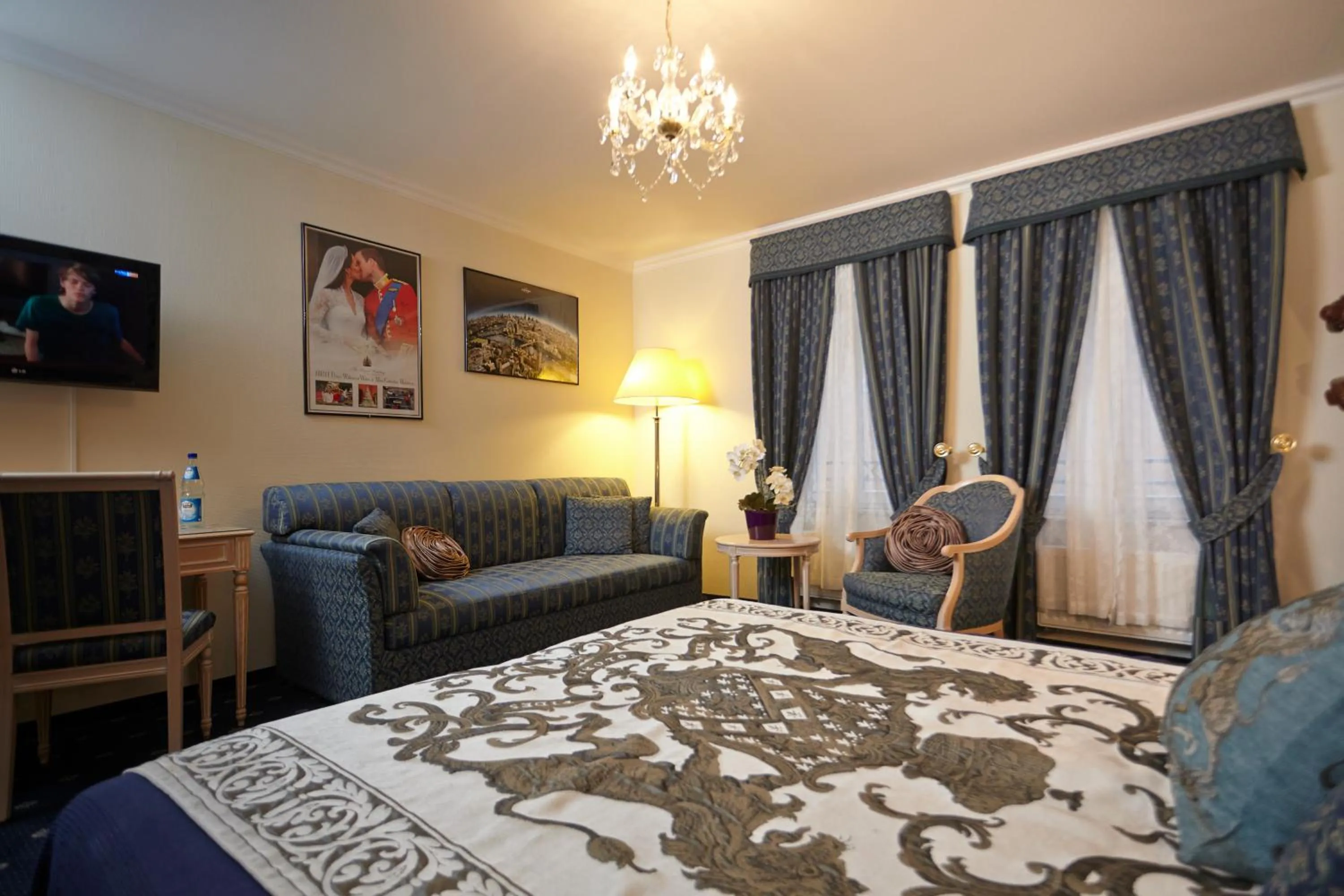 Photo of the whole room, Bed in Sebnitzer Hof by STEIGER Hotels