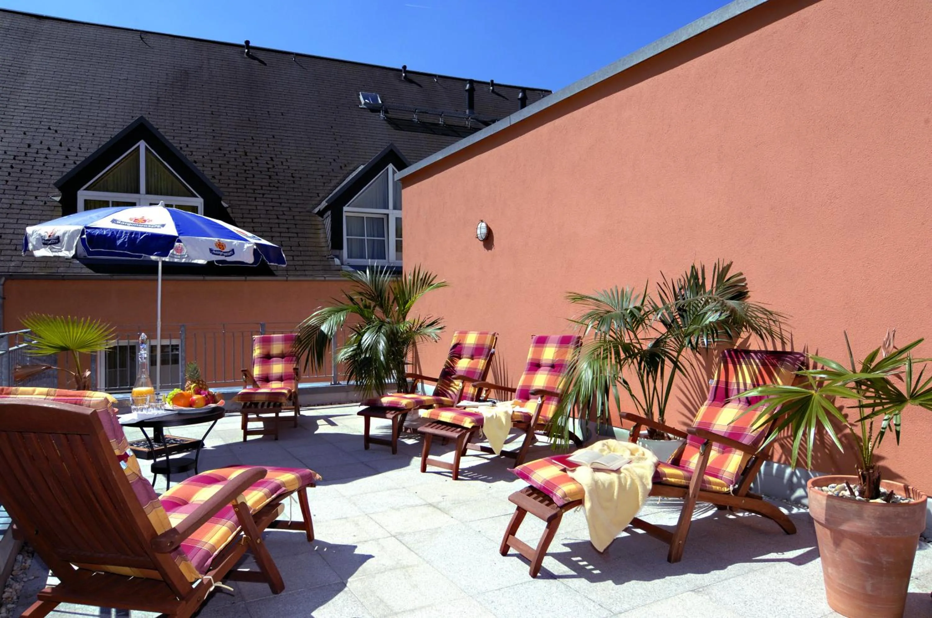 Facade/entrance in Sebnitzer Hof by STEIGER Hotels