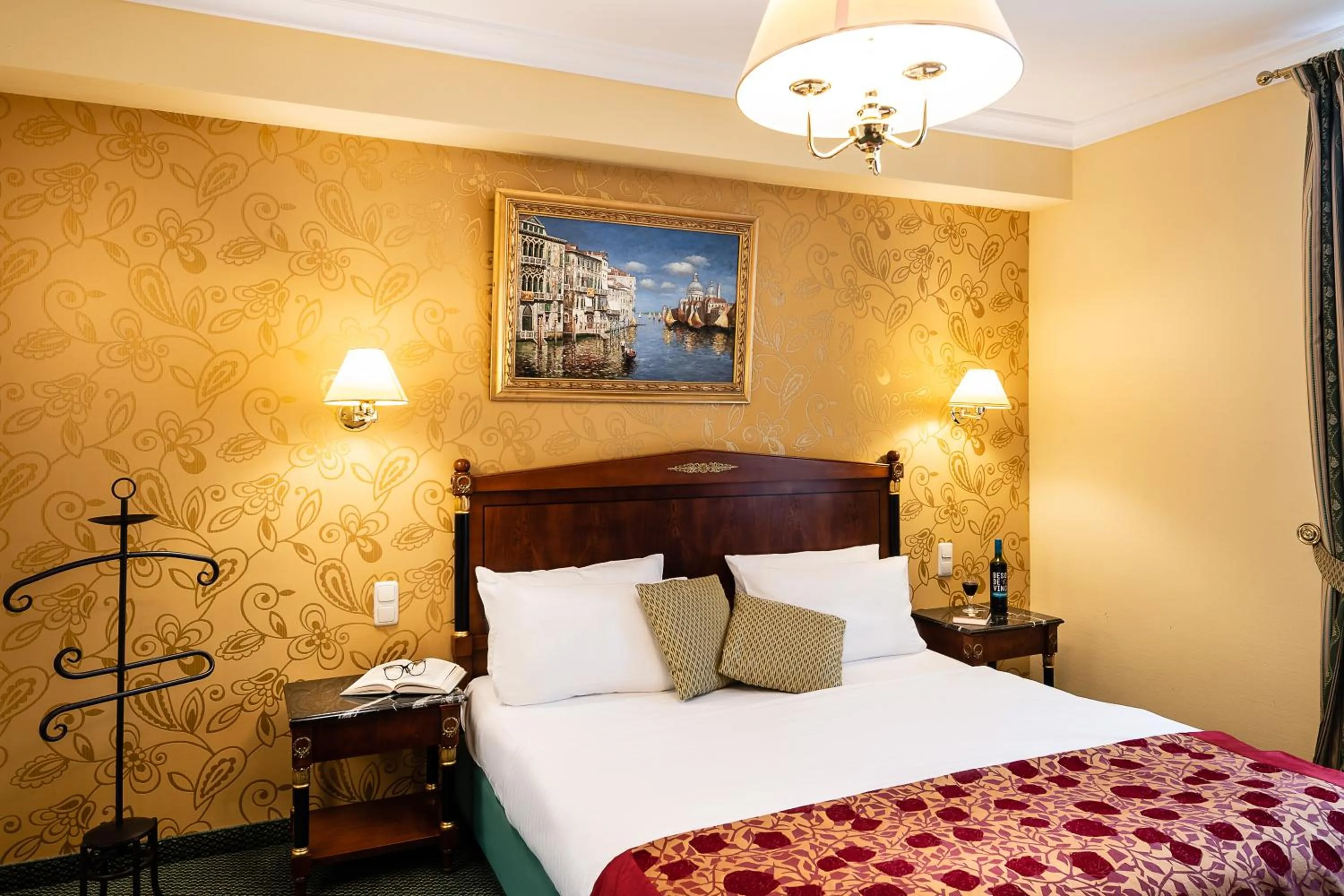 Photo of the whole room, Bed in Sebnitzer Hof by STEIGER Hotels