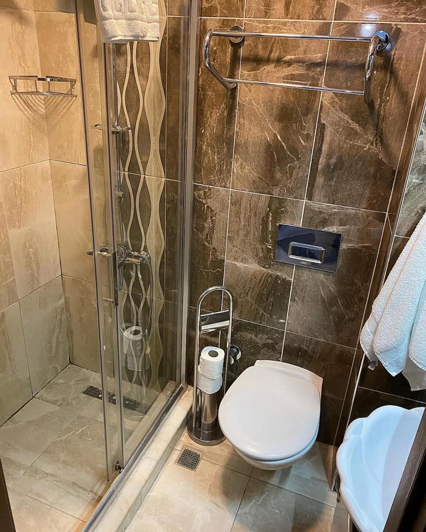 Three-Bedroom Apartment in elisa apart 3