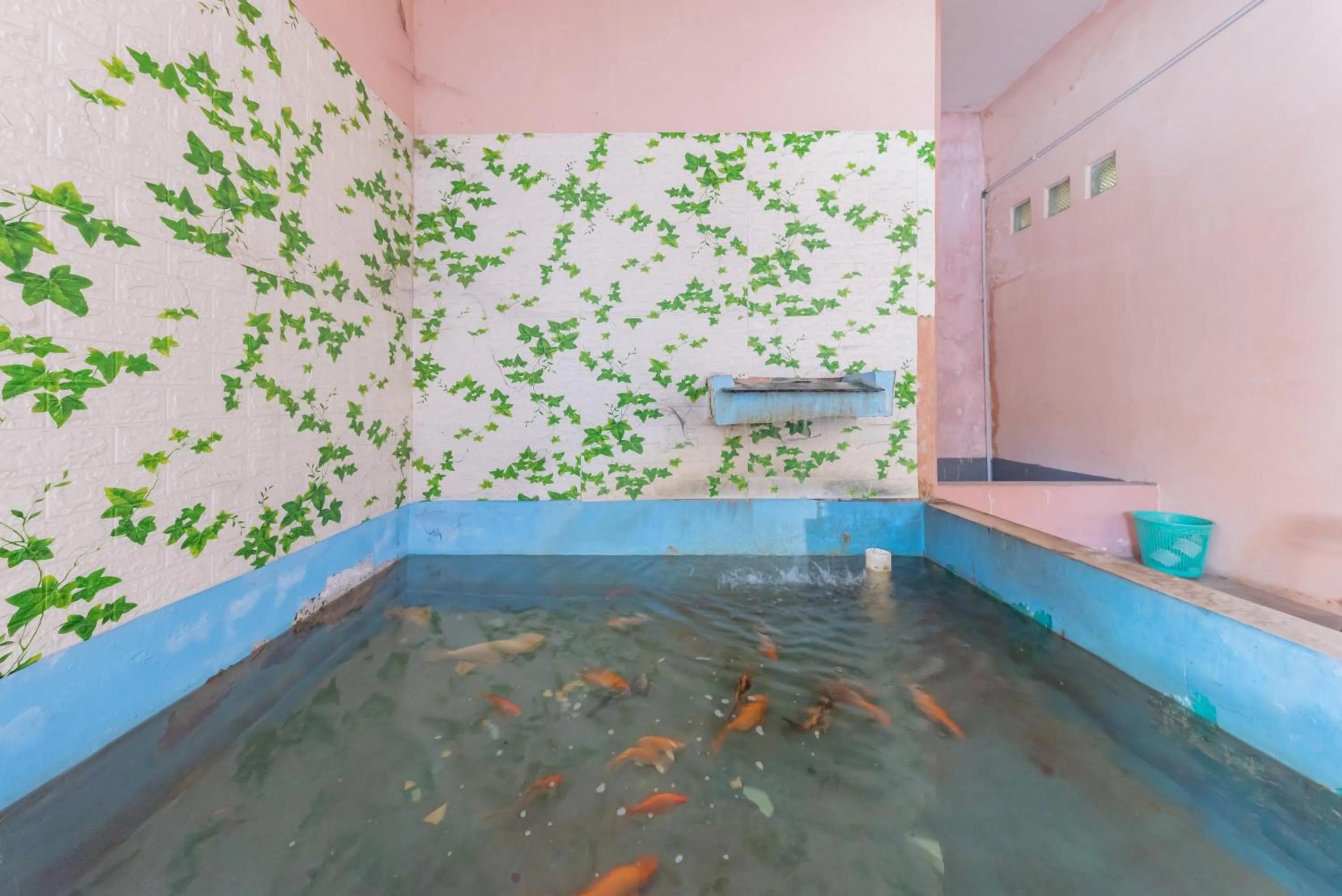 Property building in RedDoorz near Kejaksan Station Cirebon 3