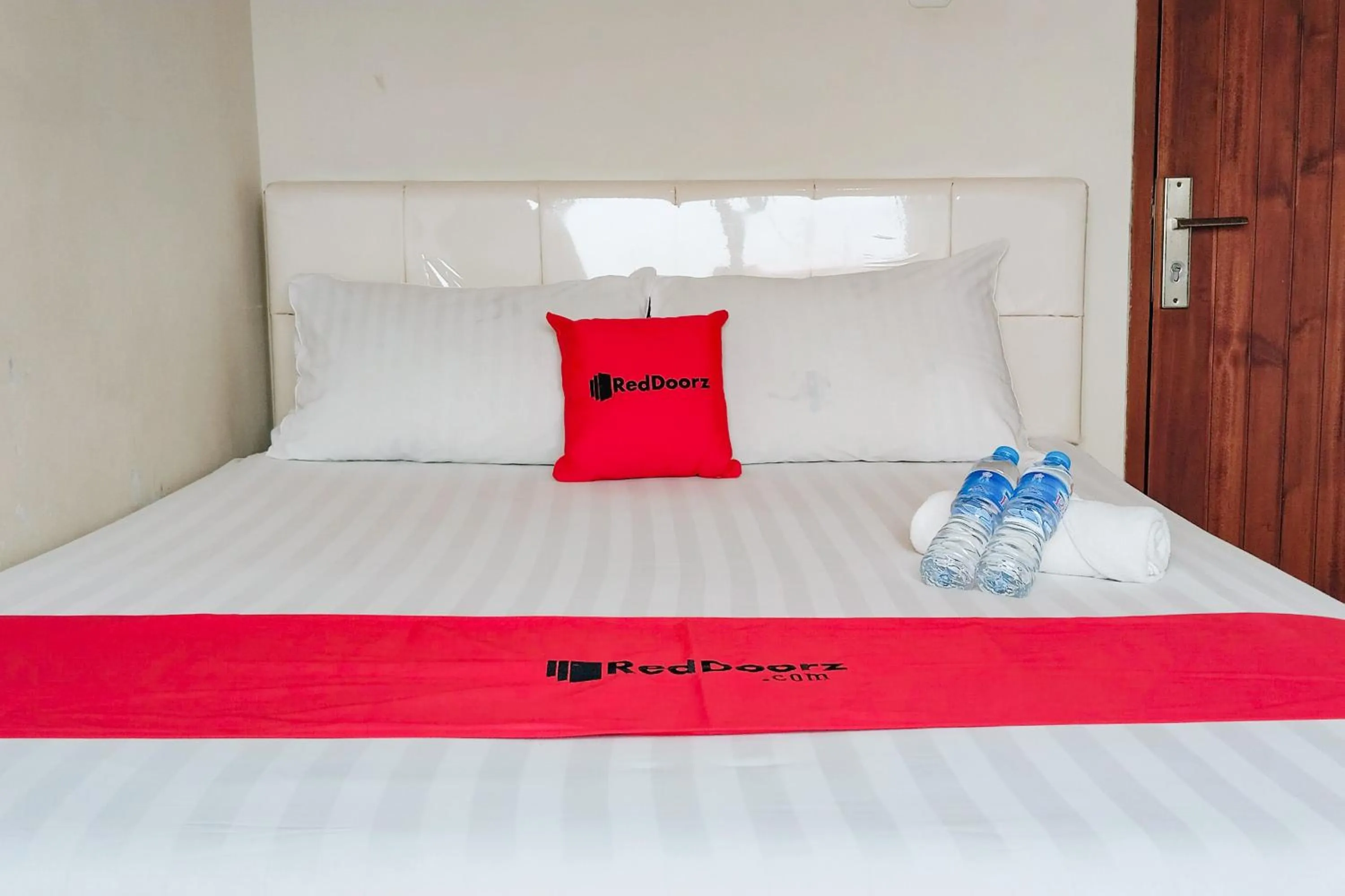 Bedroom, Bed in RedDoorz Syariah near Gatot Subroto Lampung 4