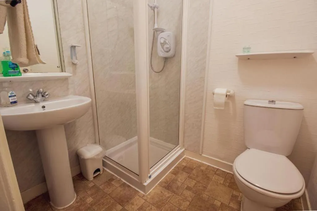 Bathroom in The Ben Mhor Hotel, Bar & Restaurant