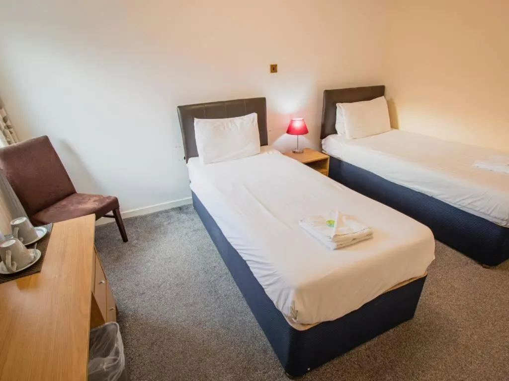 Bedroom, Bed in The Ben Mhor Hotel, Bar & Restaurant