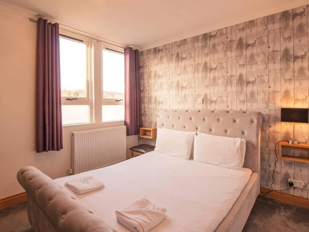 Bedroom, Bed in The Ben Mhor Hotel, Bar & Restaurant