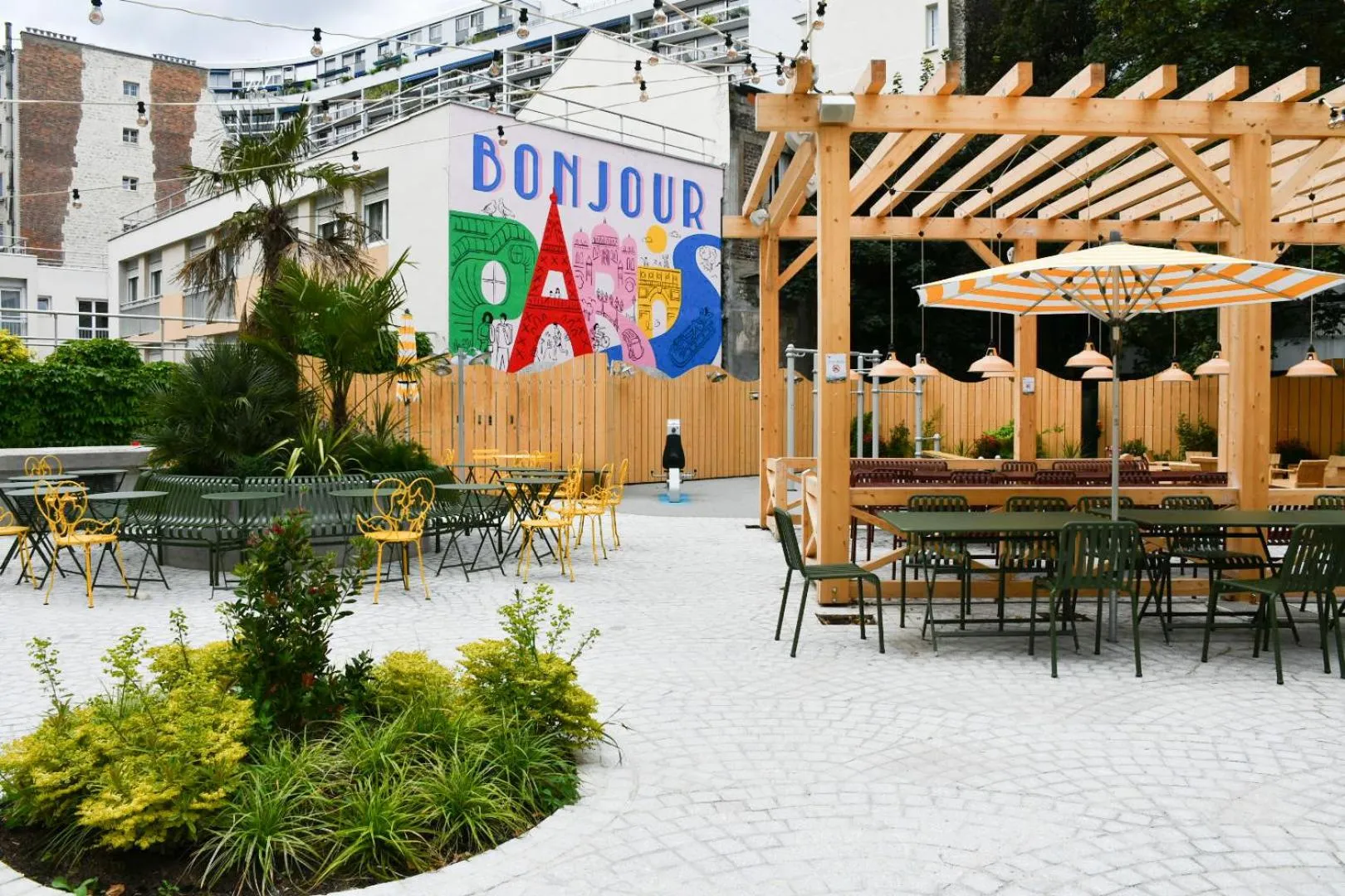 Property building in FIAP Paris