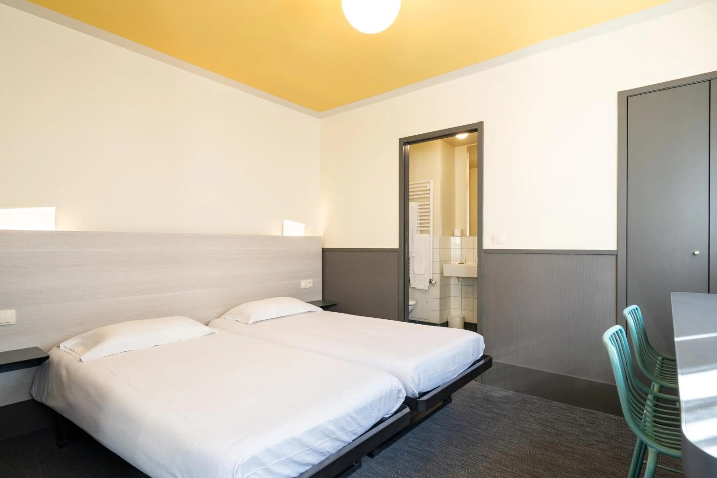 Bedroom, Bed in FIAP Paris