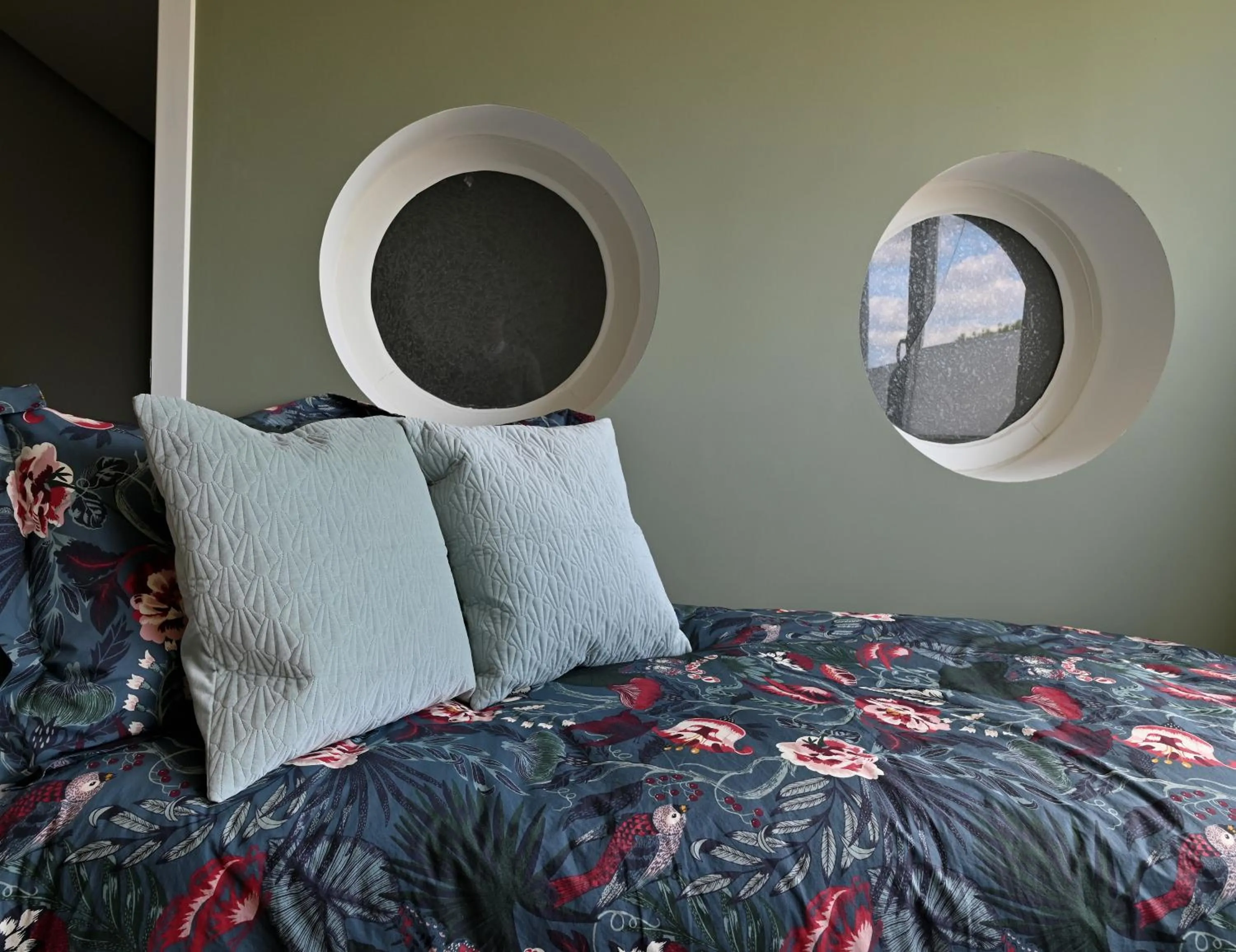 children, Bed in Nova Zembla