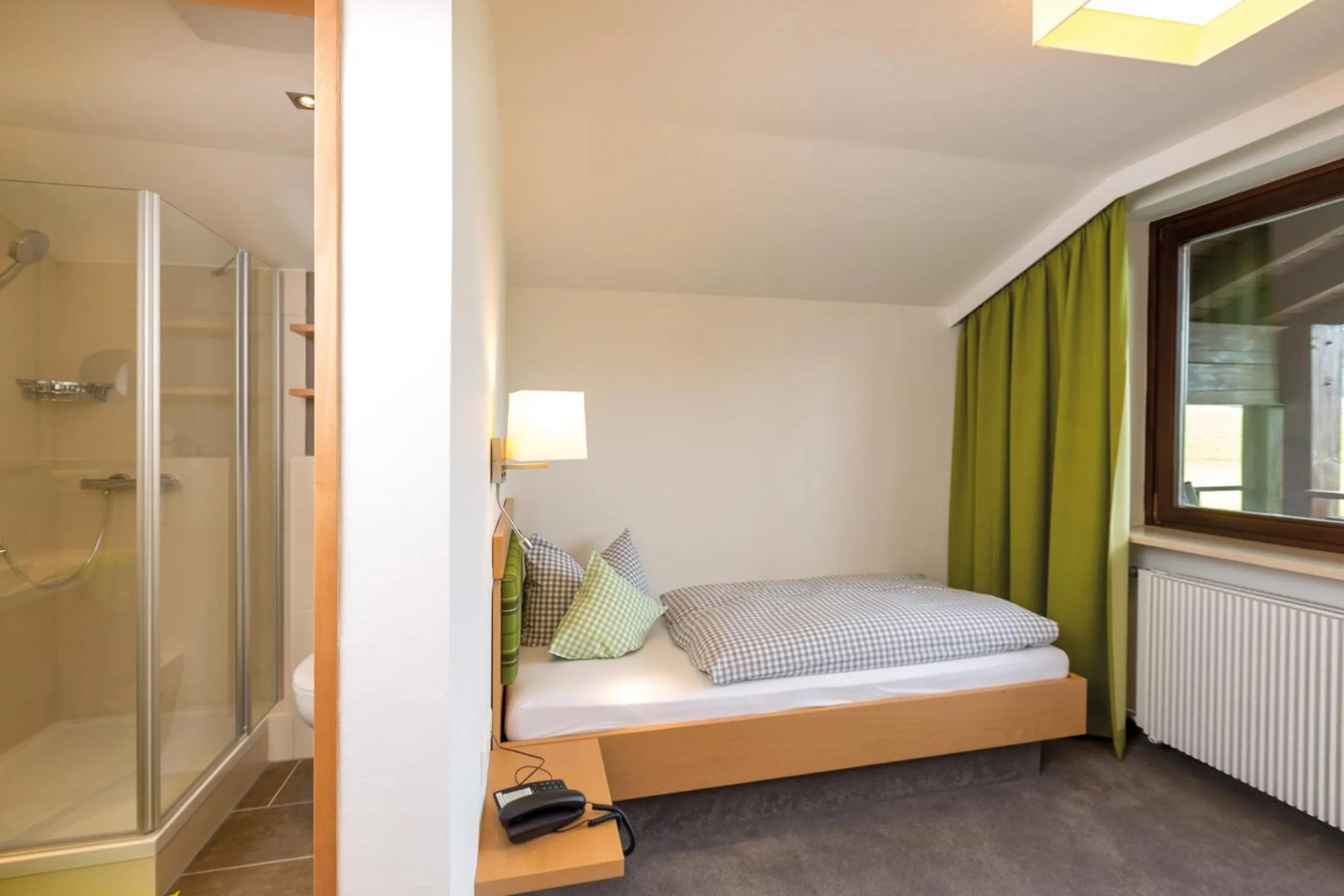 Photo of the whole room, Bed in Sulzberger Hof