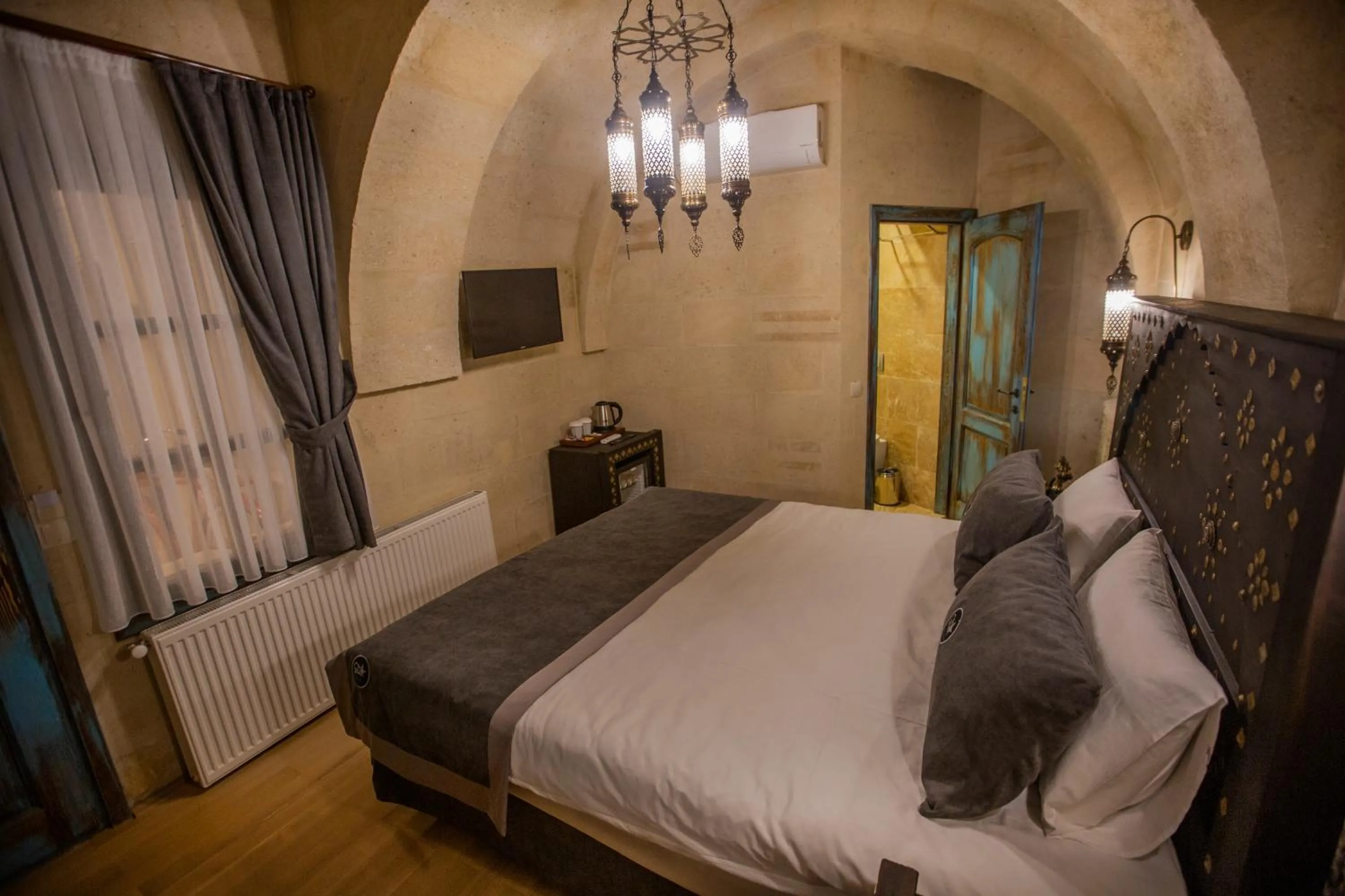 Bedroom, Bed in Sinasos Star Hotel Cappadocia