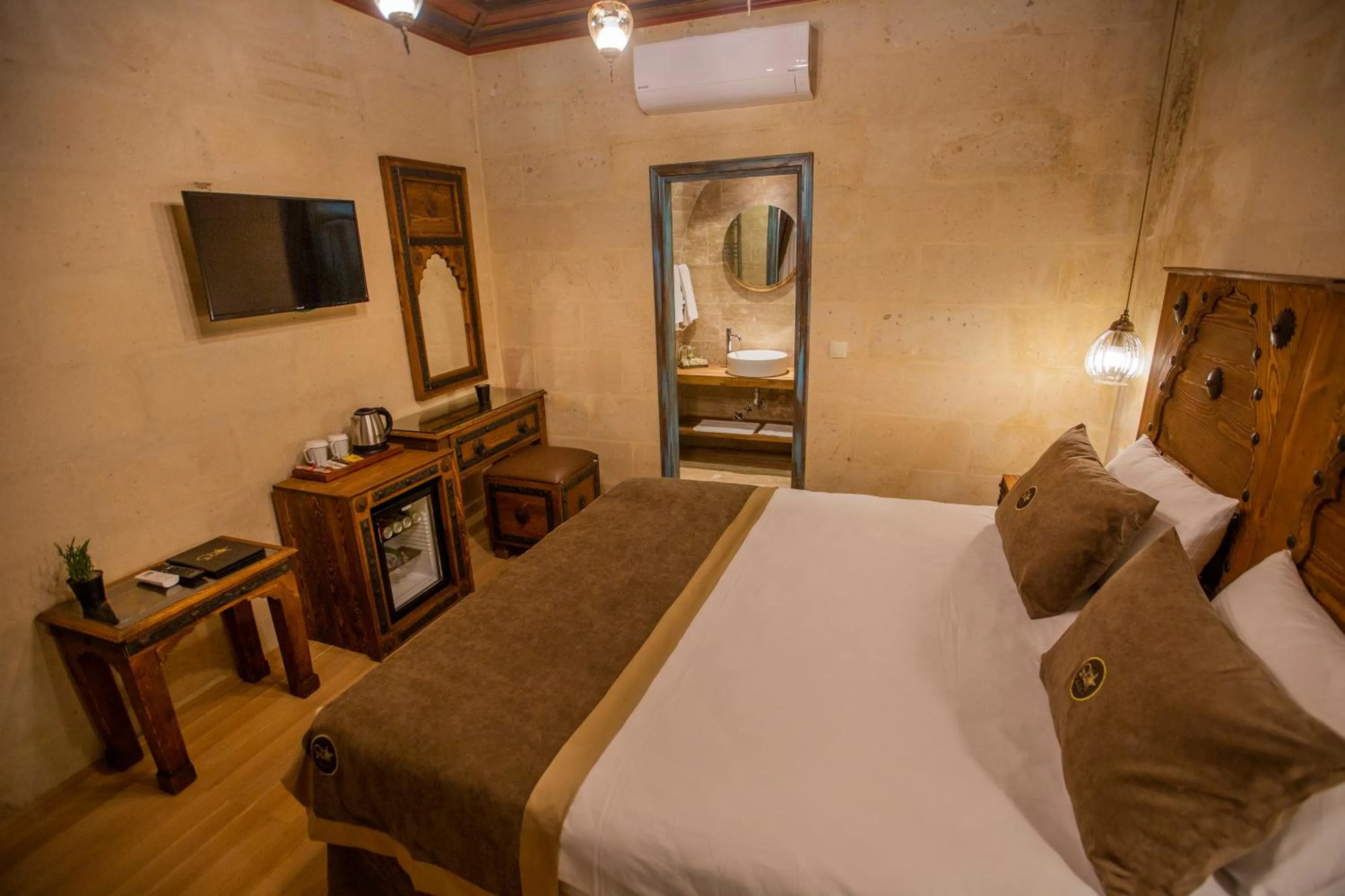 Bedroom, Bed in Sinasos Star Hotel Cappadocia