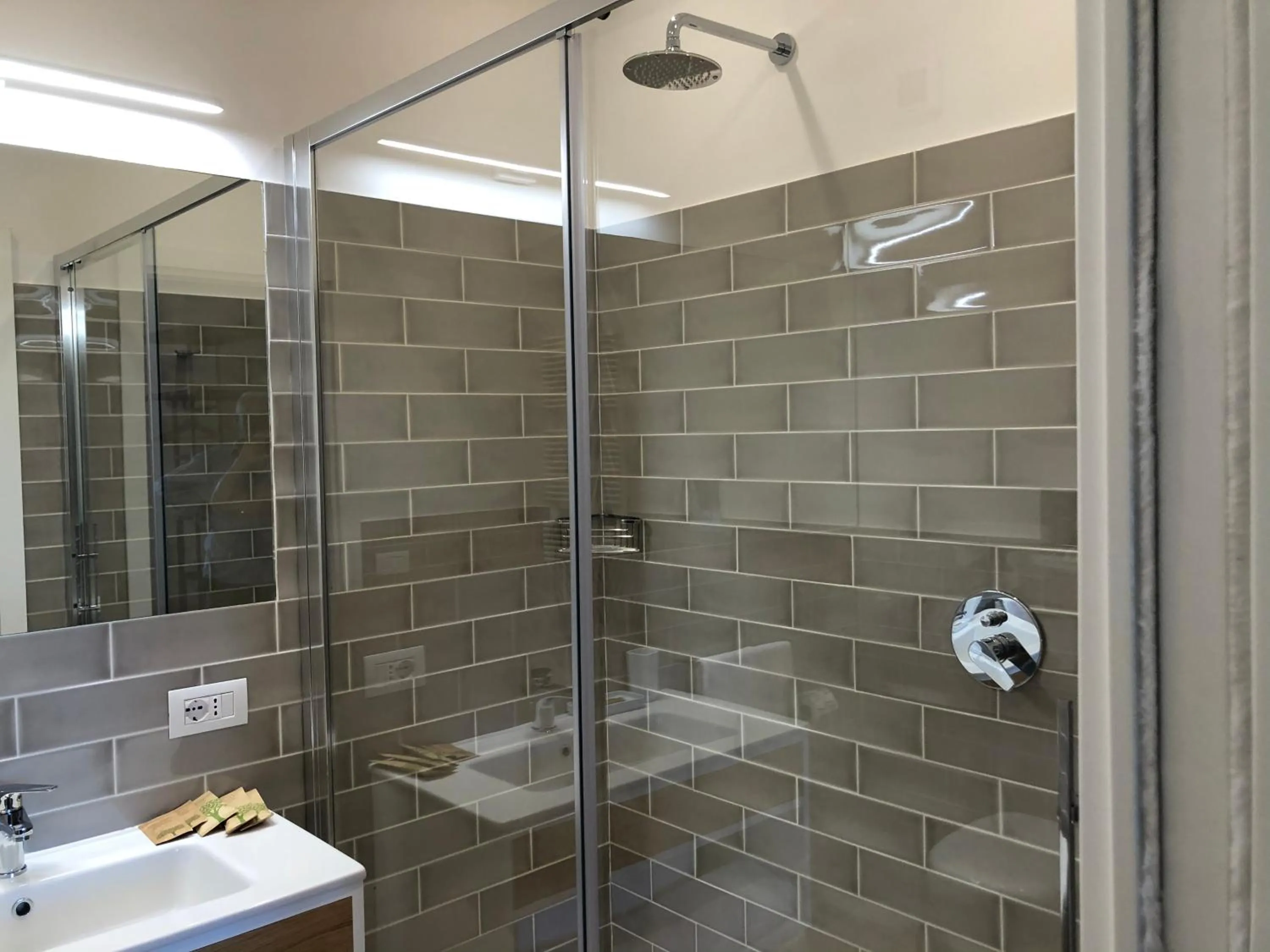 Shower in Casale Appia