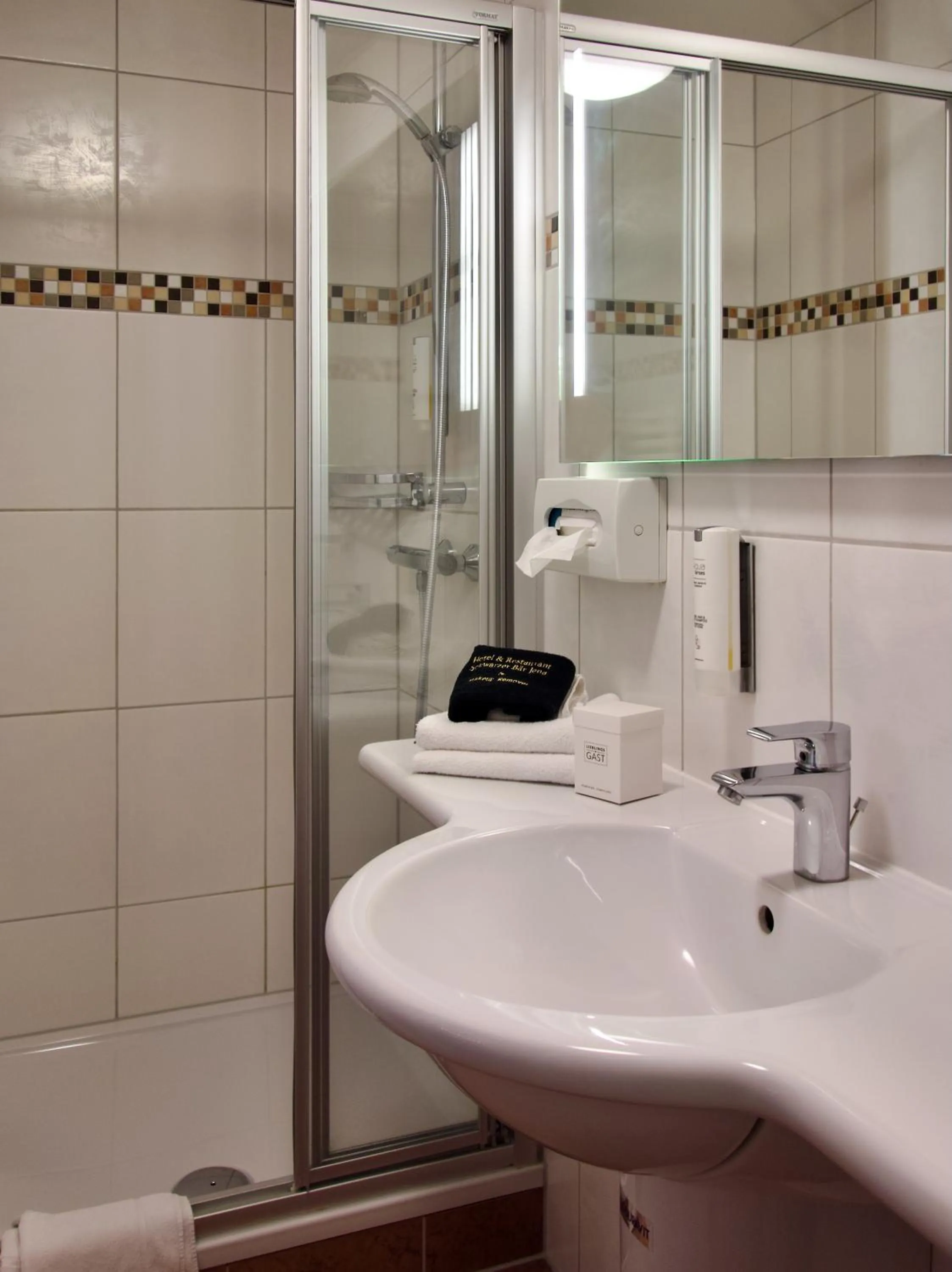 Bathroom in Schwarzer Bär Jena