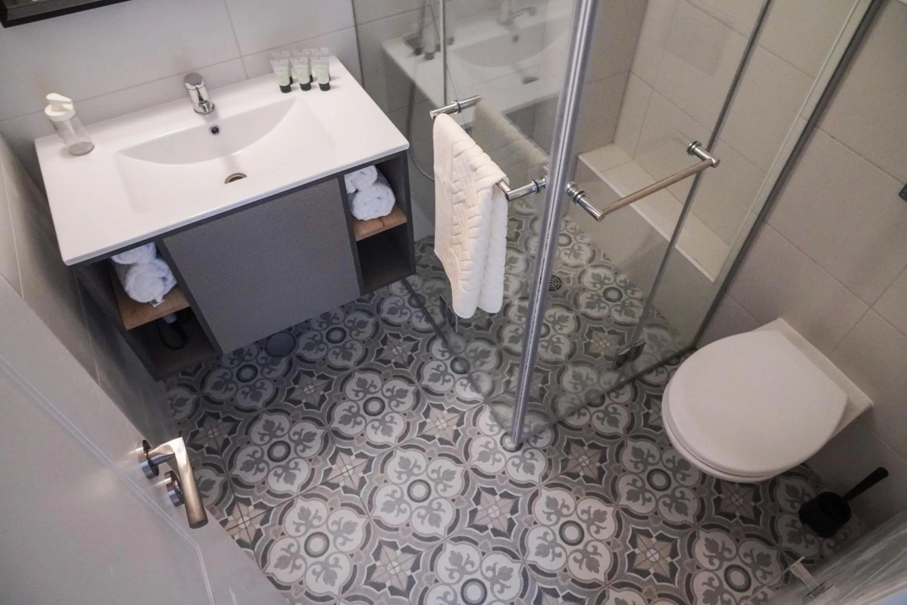 Bathroom in Apartique Hotel