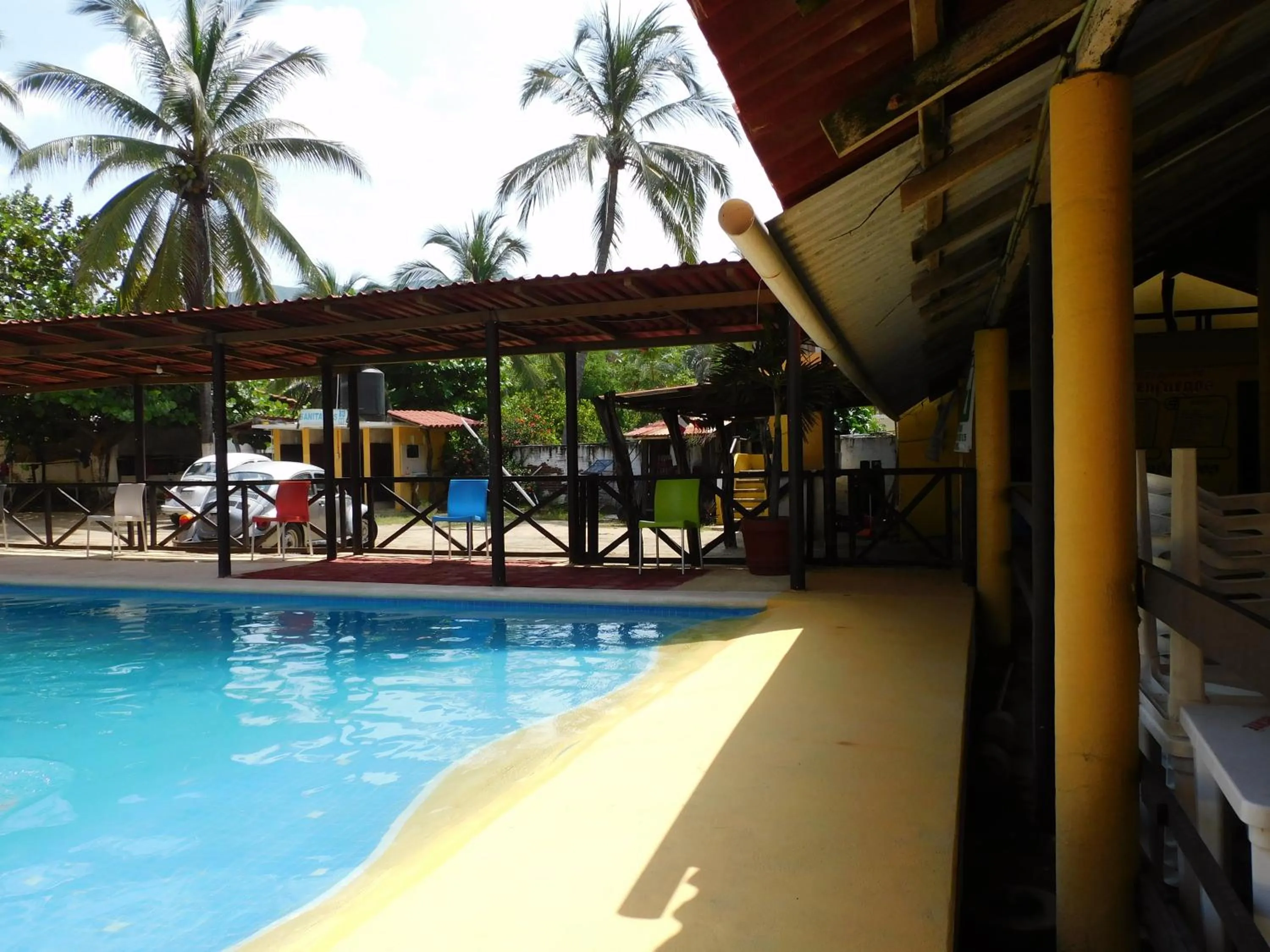Swimming pool in Hotel Restaurante Rocío by Rotamundos