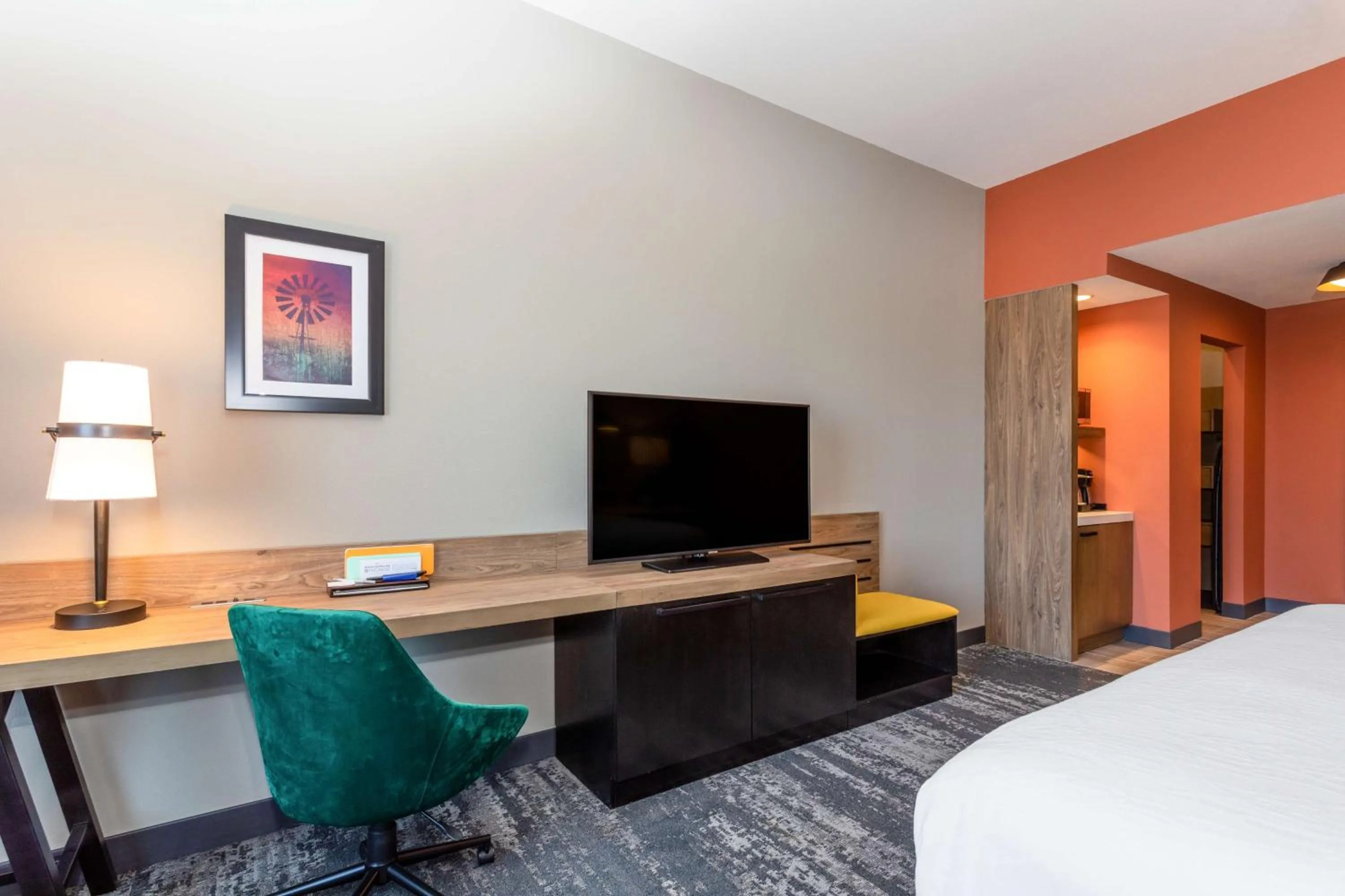 Bedroom, Bed in Hilton Garden Inn Hays, KS