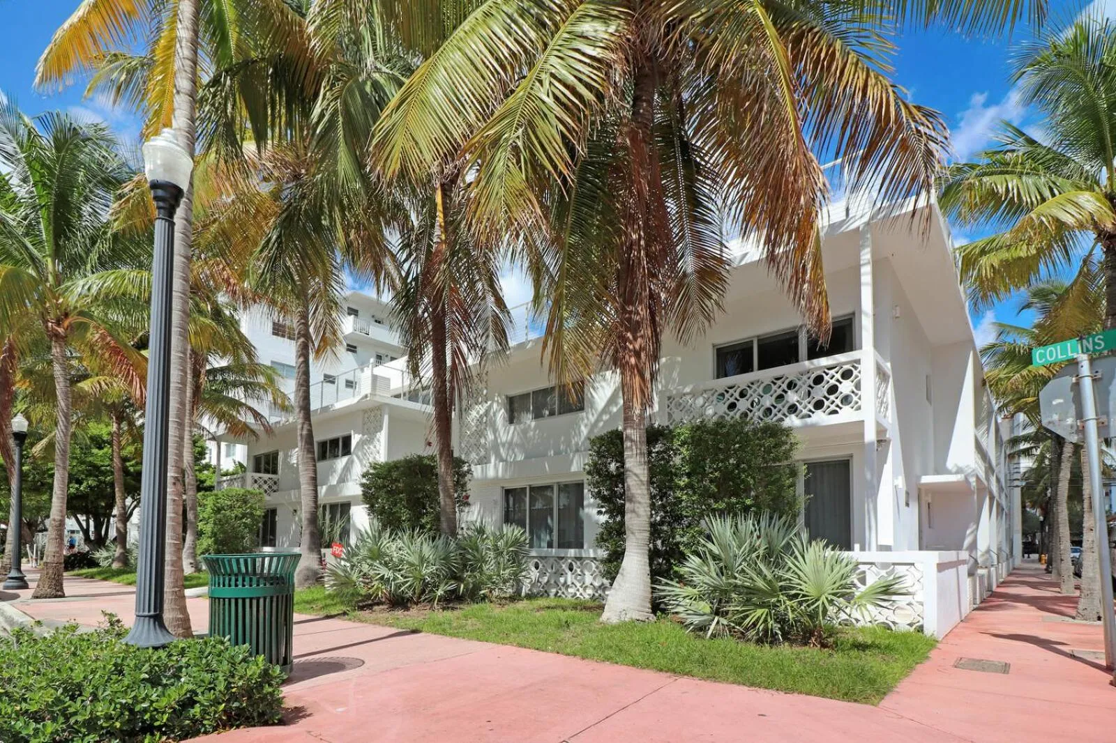 Roami at 250 Collins