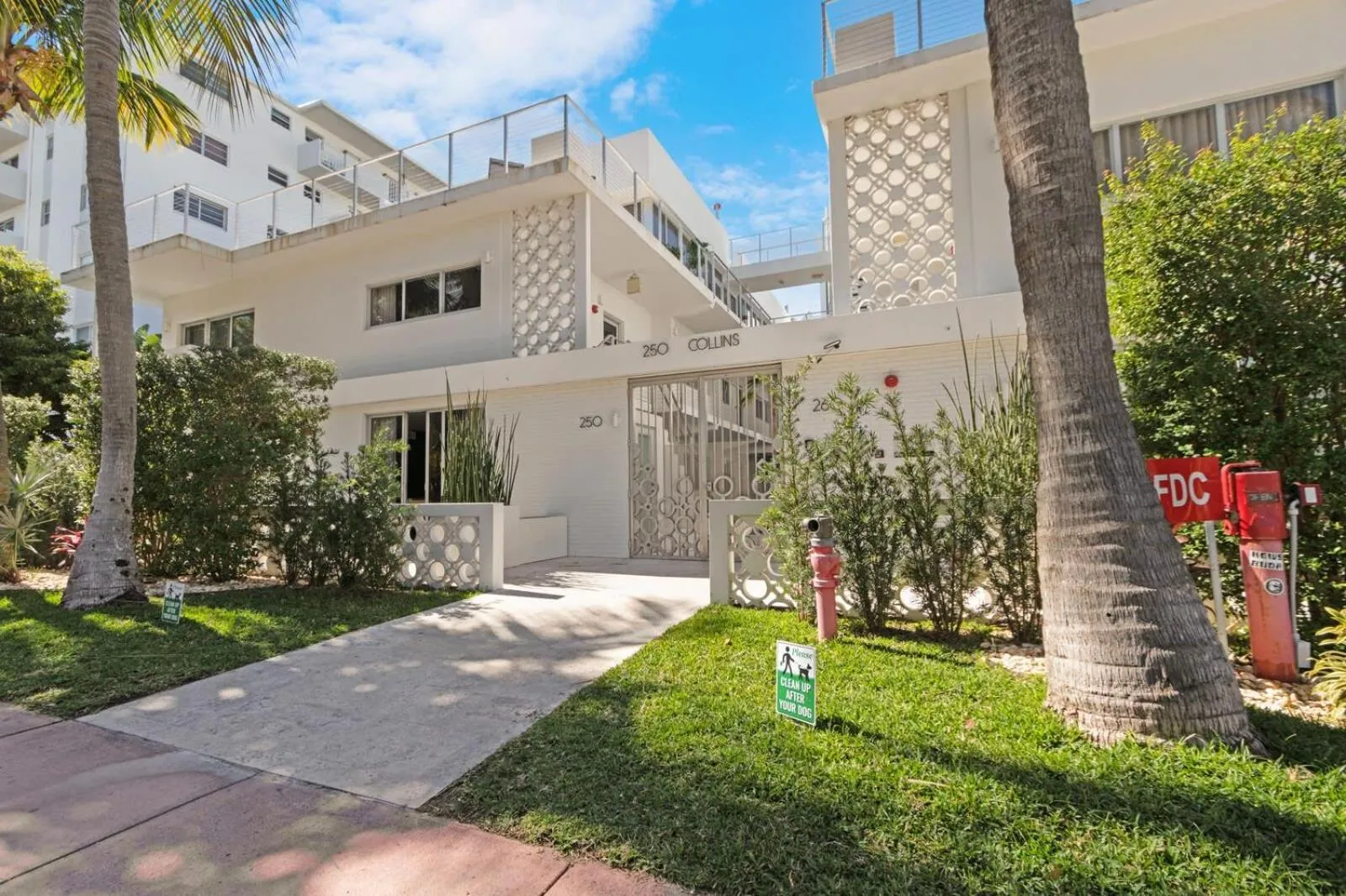 Roami at 250 Collins