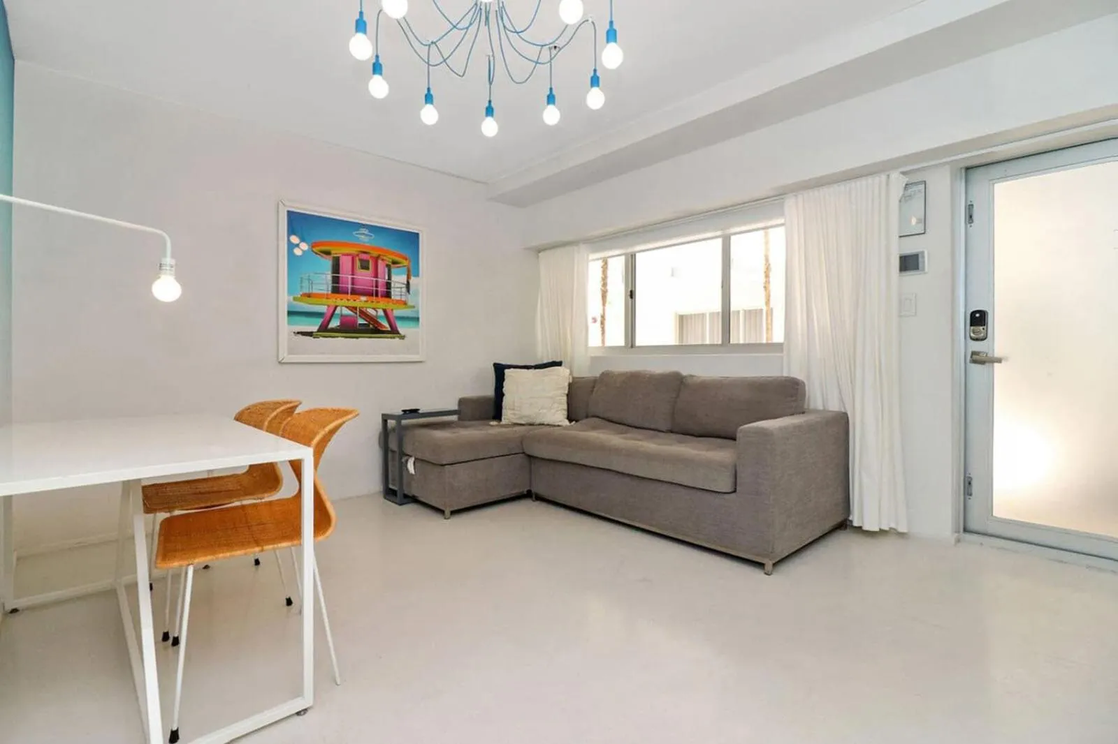 Roami at 250 Collins