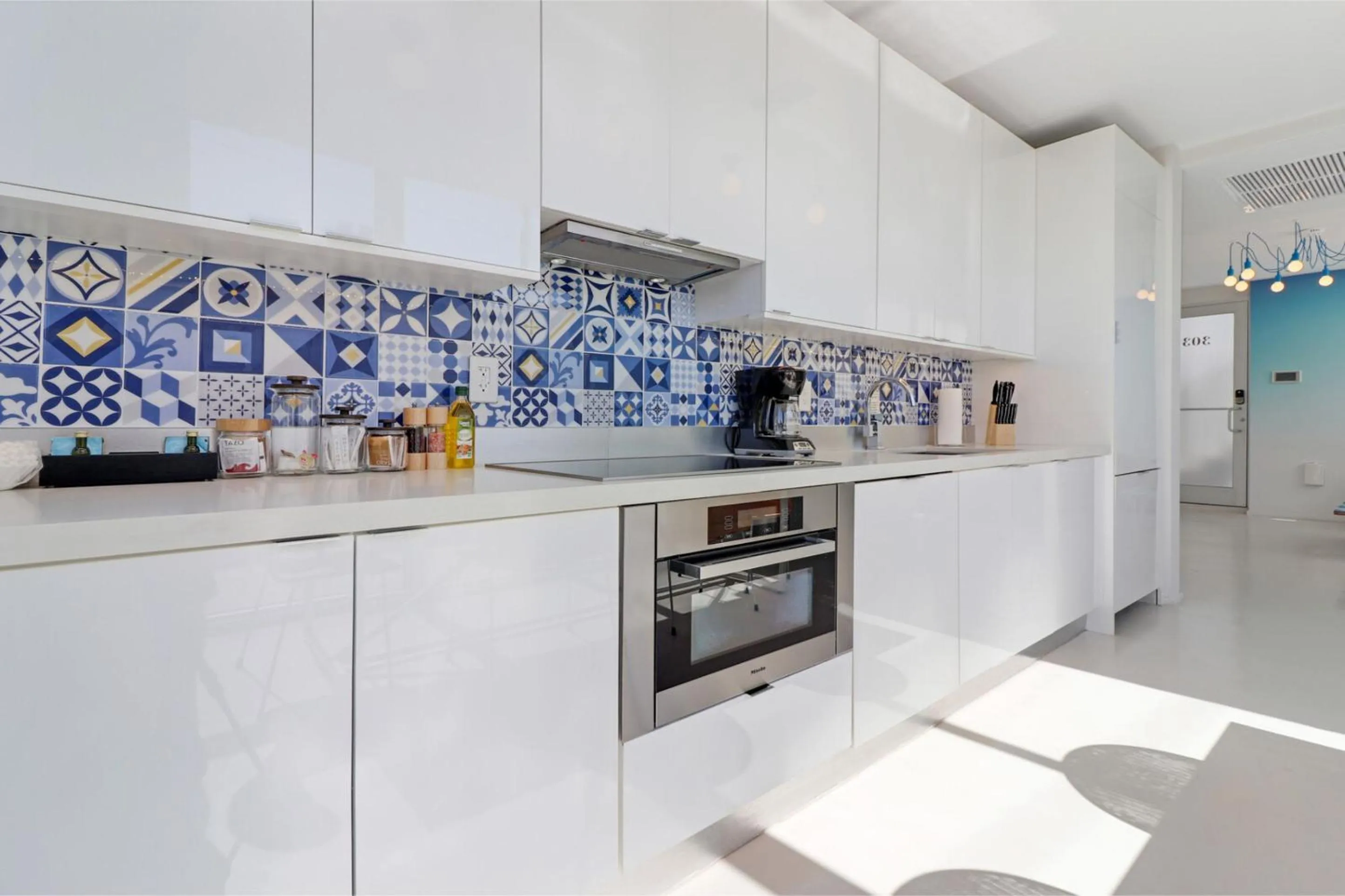 Roami at 250 Collins