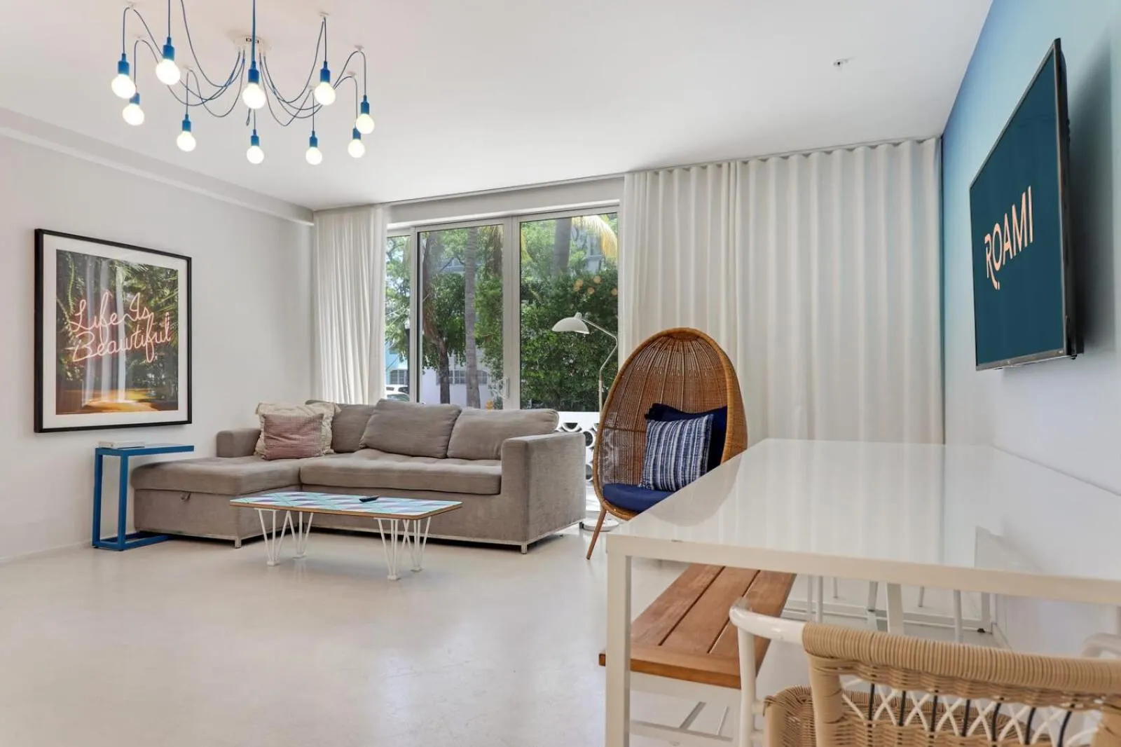 Roami at 250 Collins