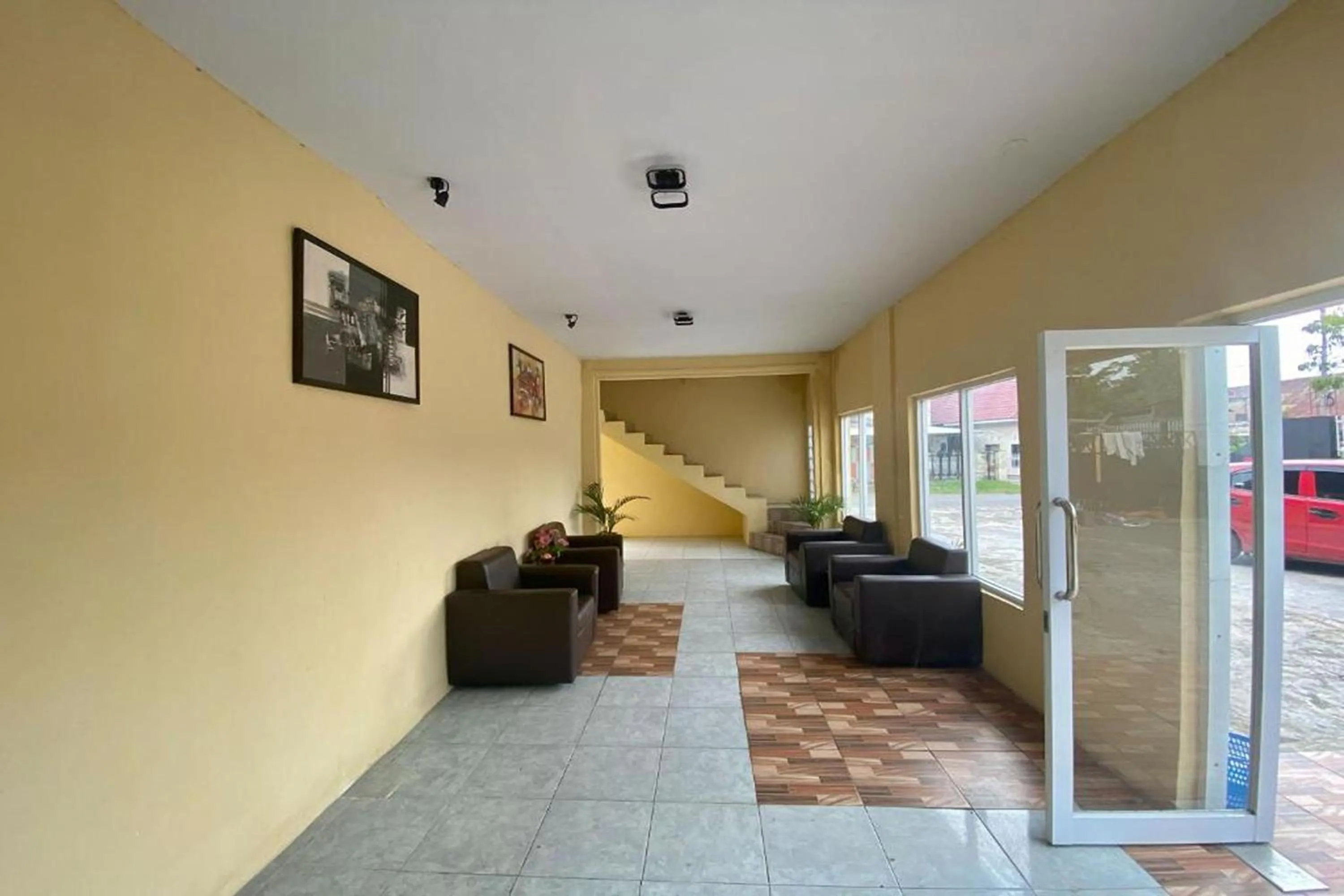 Seating area in Hotel Warna