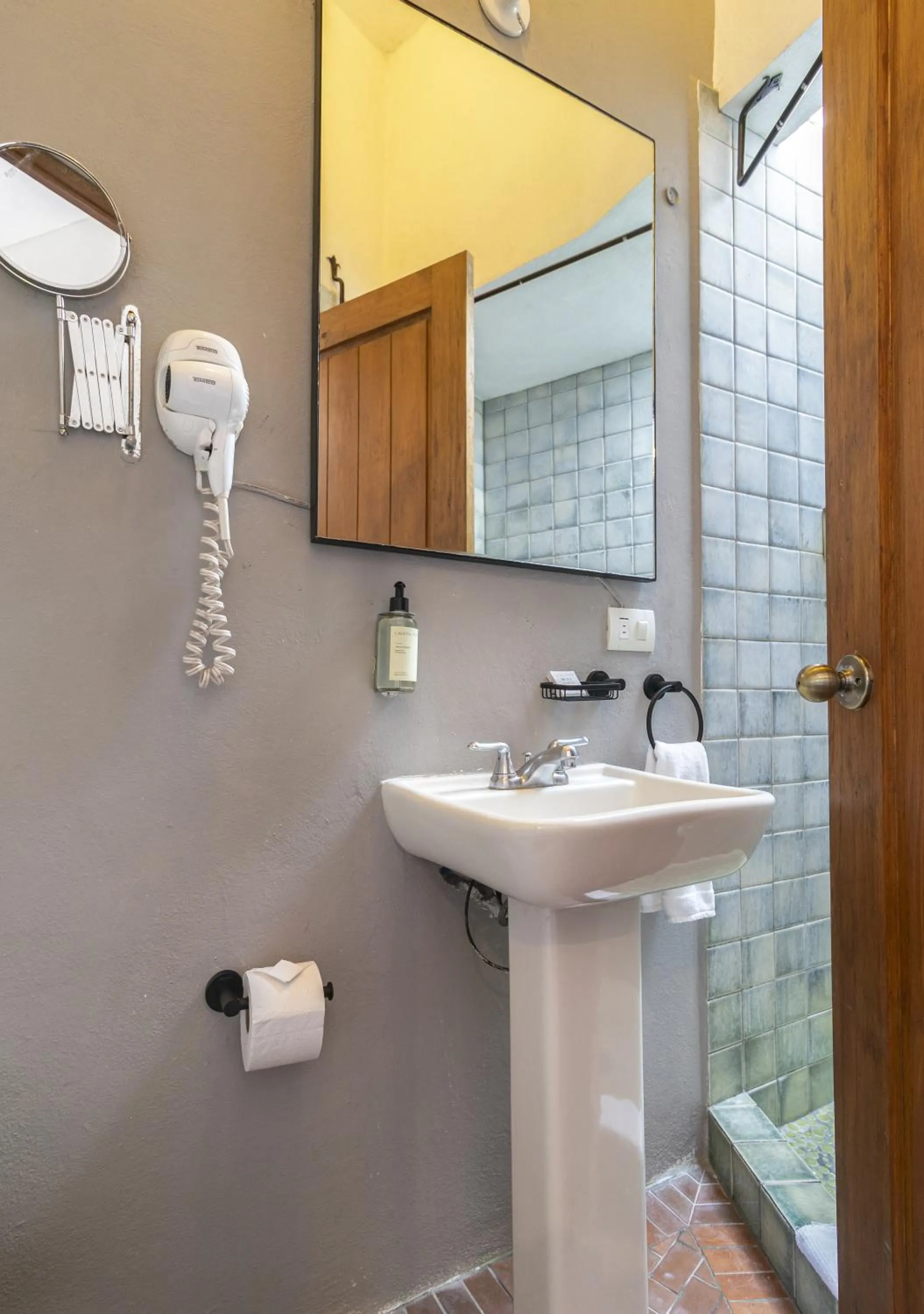 Shower in Casa Goyri San Miguel de Allende