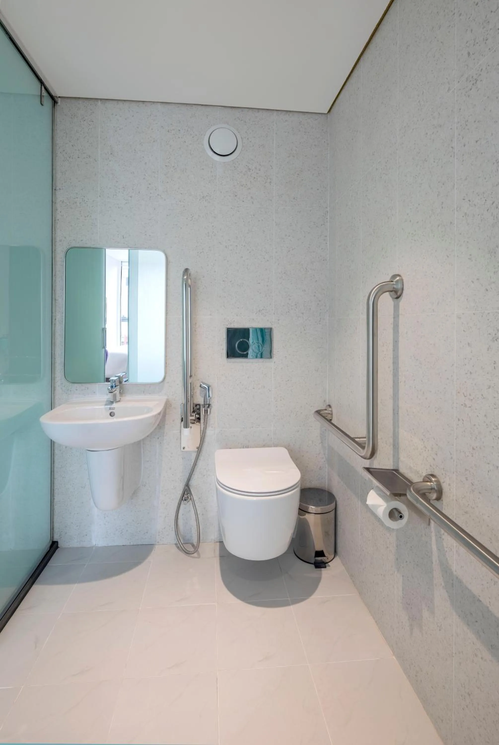 Toilet in Tru by Hilton Thai Binh City Centre