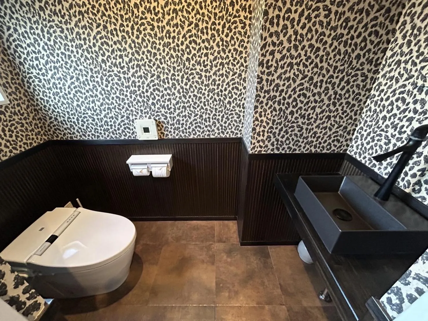 ファミーユ大室 アフリカンラグジュアリースタイルの豪華客室 1棟貸切 バーベキュー 大人数対応