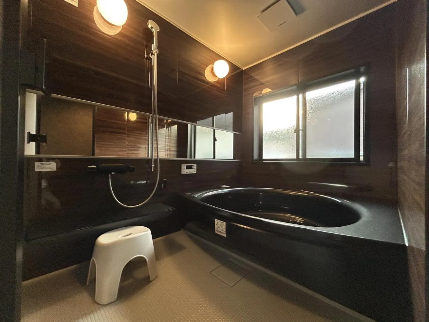 ファミーユ大室 アフリカンラグジュアリースタイルの豪華客室 1棟貸切 バーベキュー 大人数対応