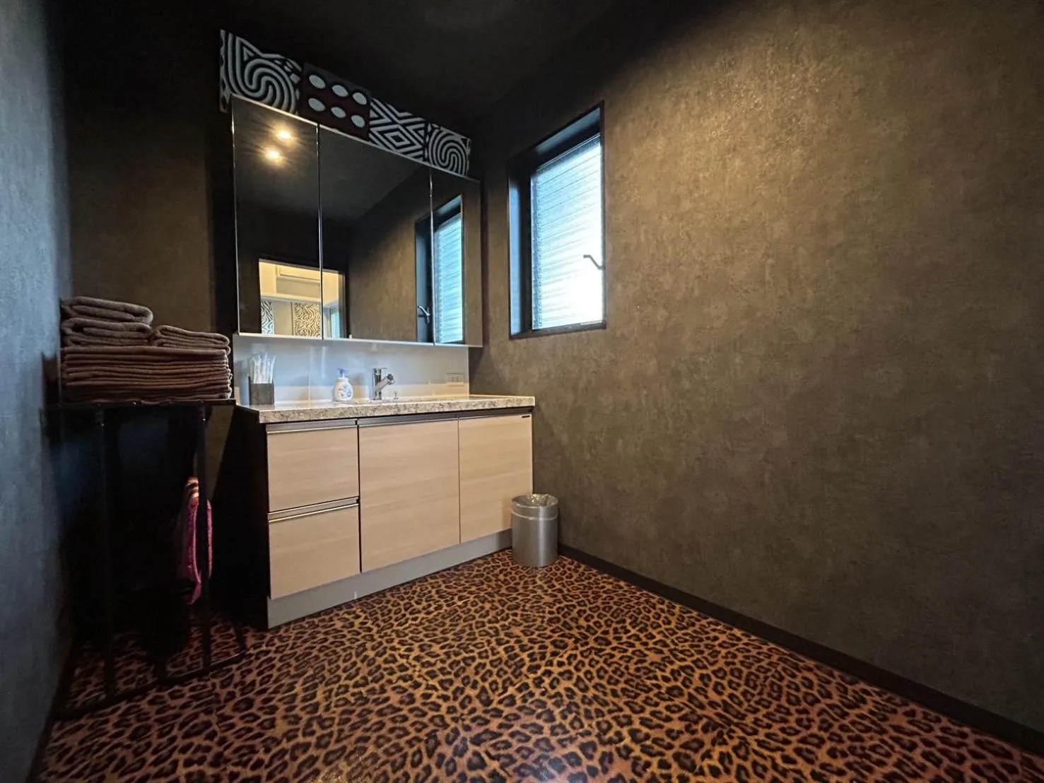 ファミーユ大室 アフリカンラグジュアリースタイルの豪華客室 1棟貸切 バーベキュー 大人数対応