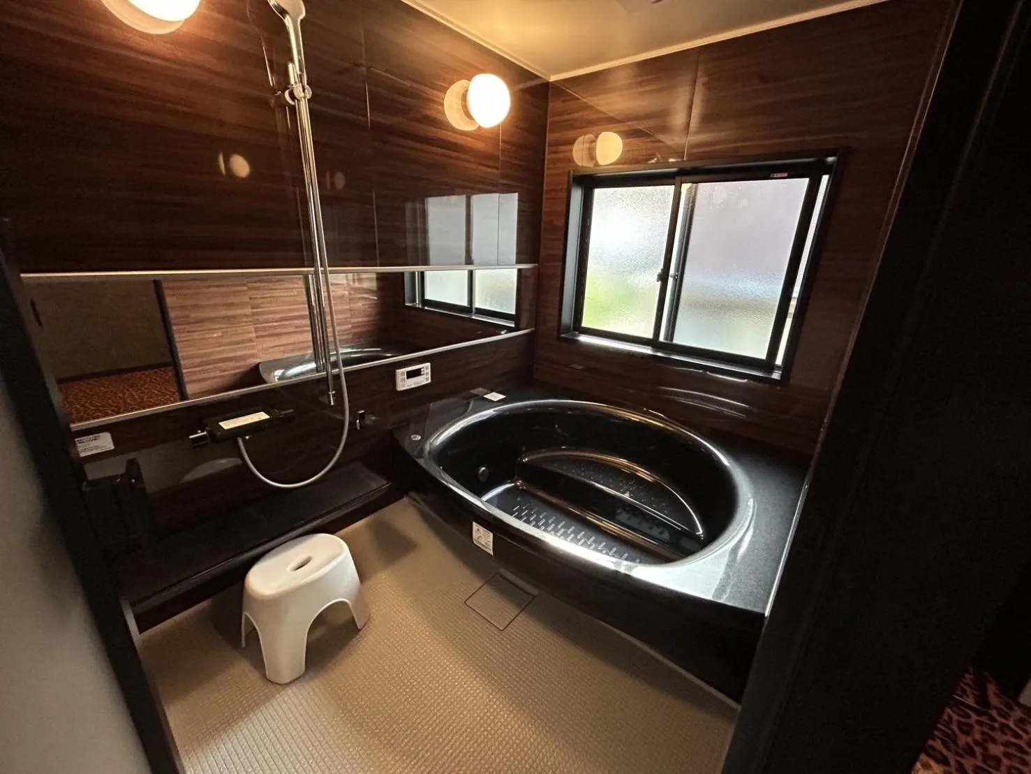 ファミーユ大室 アフリカンラグジュアリースタイルの豪華客室 1棟貸切 バーベキュー 大人数対応