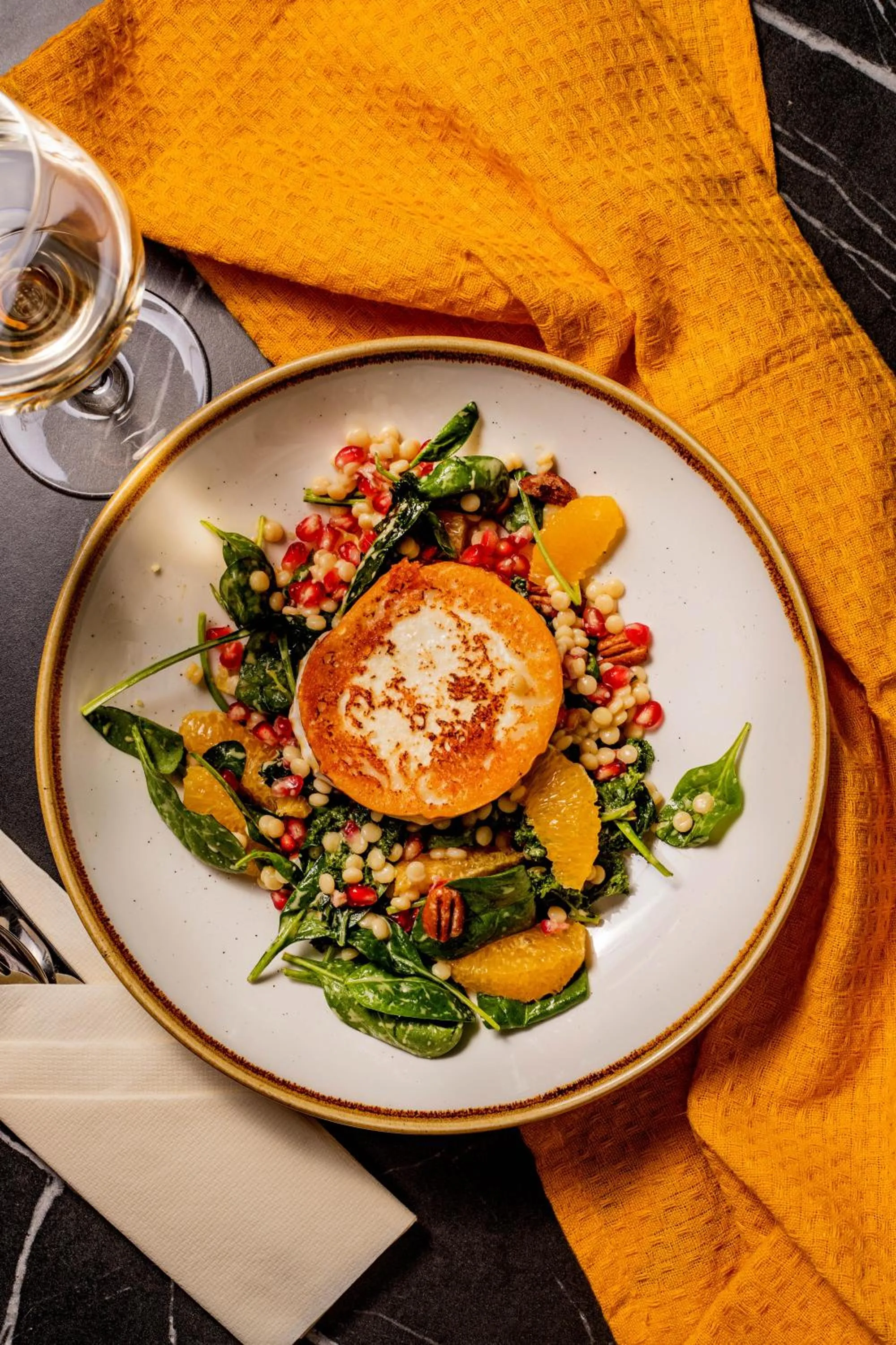 Restaurant/places to eat in Hotel Estera