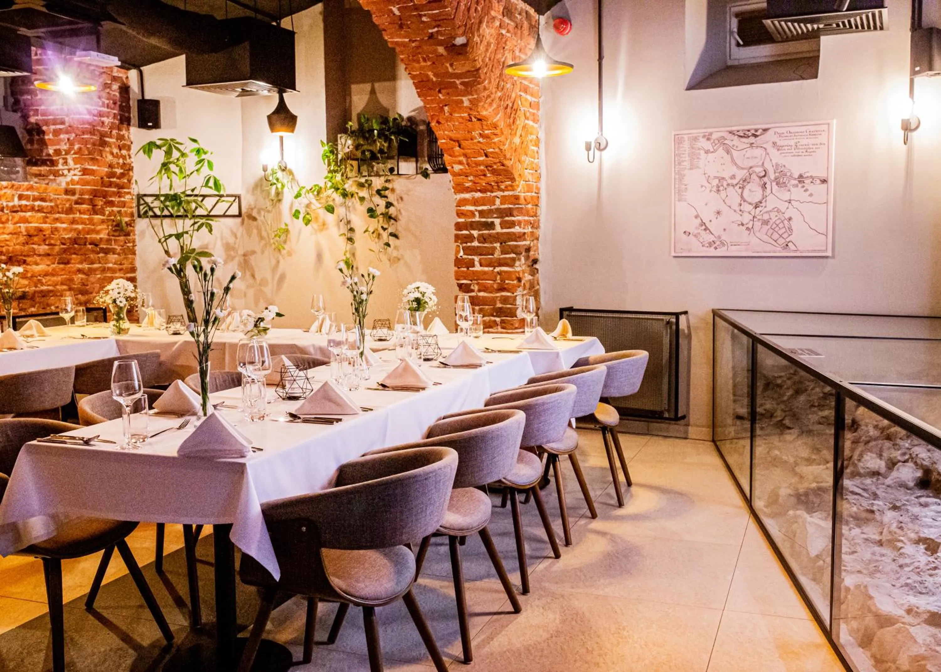 Restaurant/places to eat in Hotel Estera