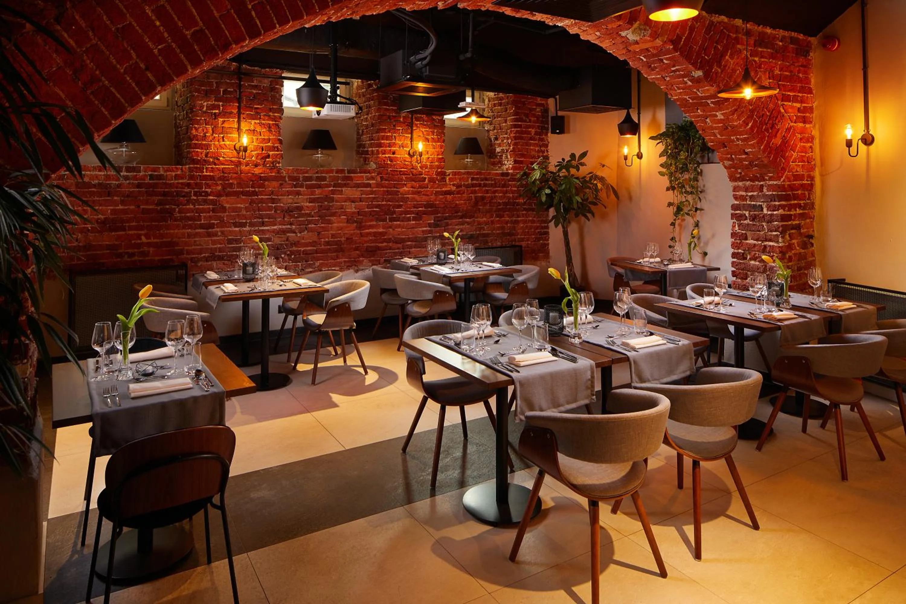 Restaurant/places to eat in Hotel Estera