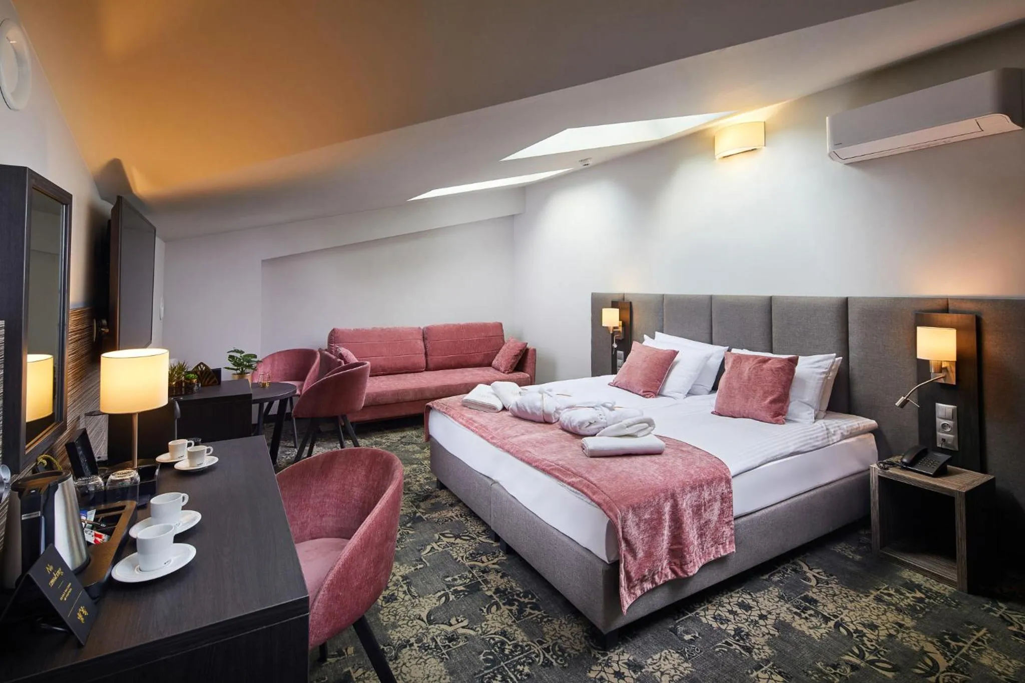 Seating area, Bed in Hotel Estera