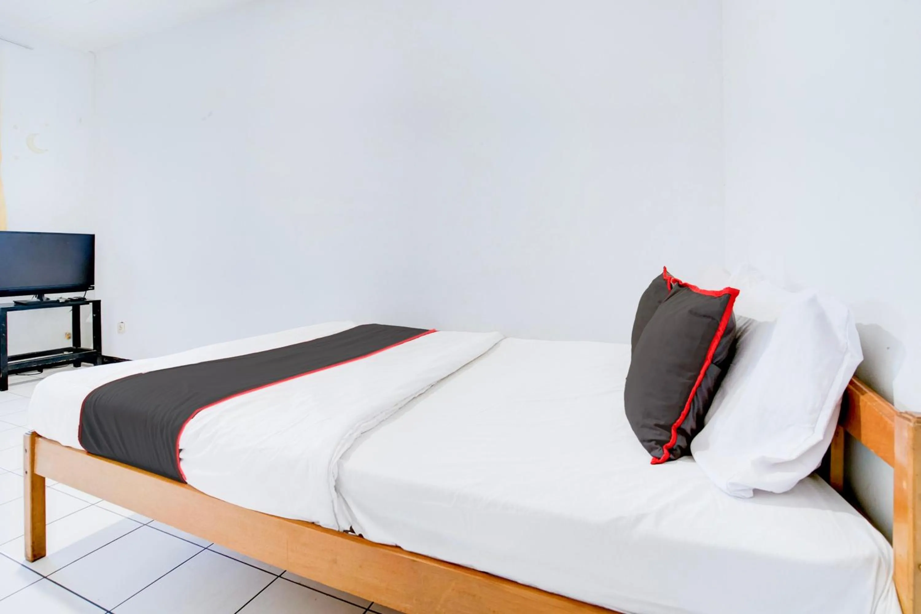 Bedroom, Bed in Villa Puncak Agape near Cipanas Mitra RedDoorz