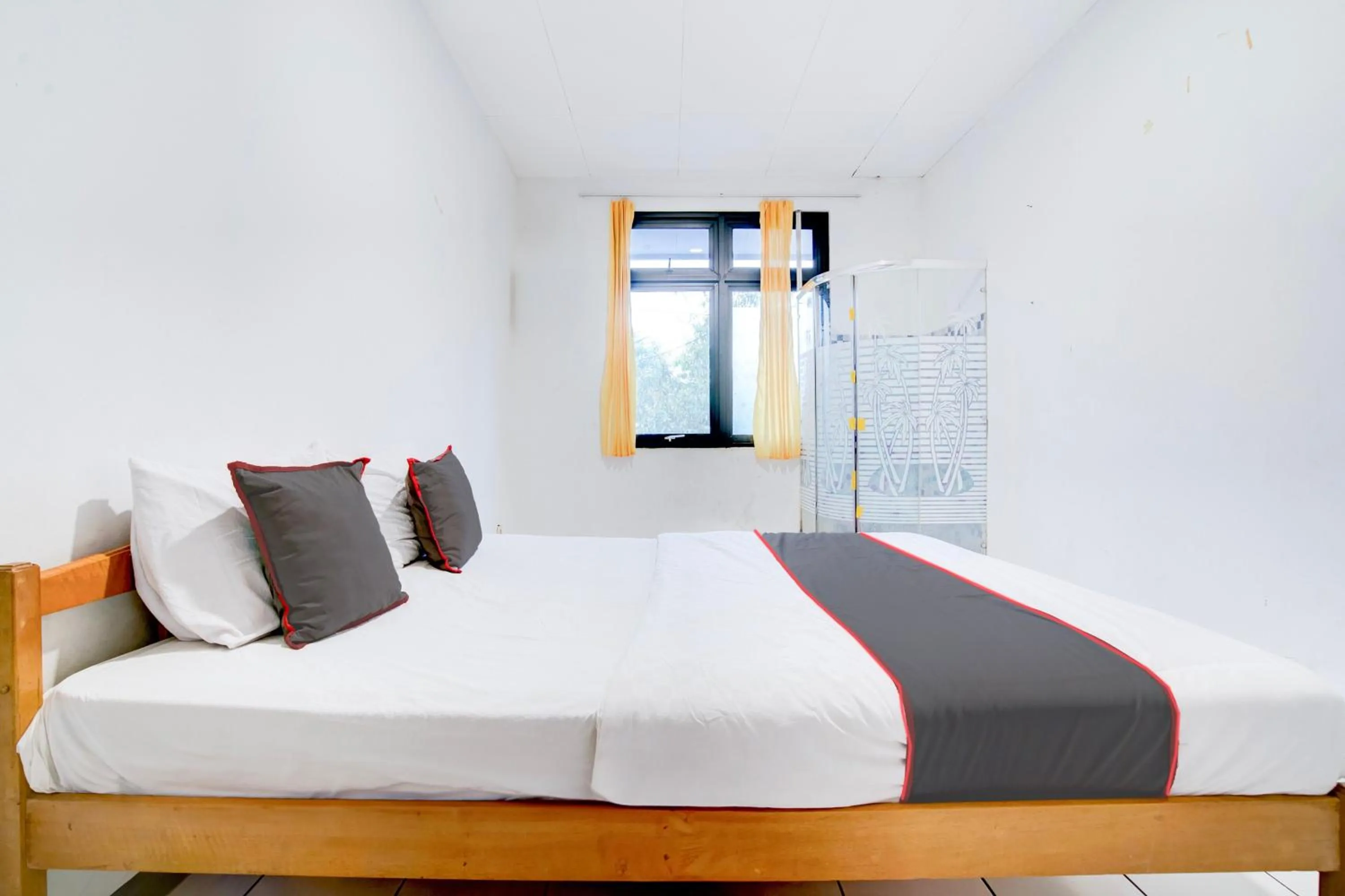 Bedroom, Bed in Villa Puncak Agape near Cipanas Mitra RedDoorz