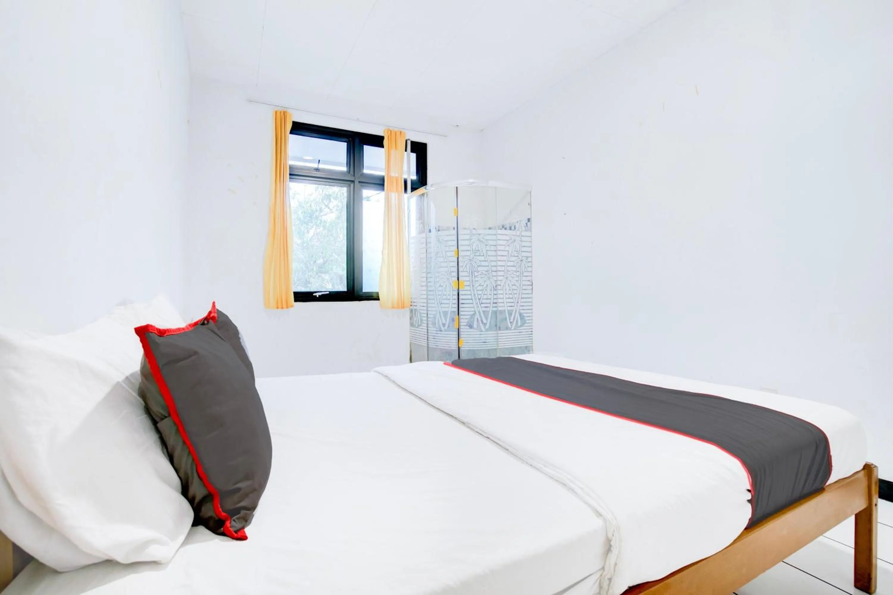 Bedroom, Bed in Villa Puncak Agape near Cipanas Mitra RedDoorz