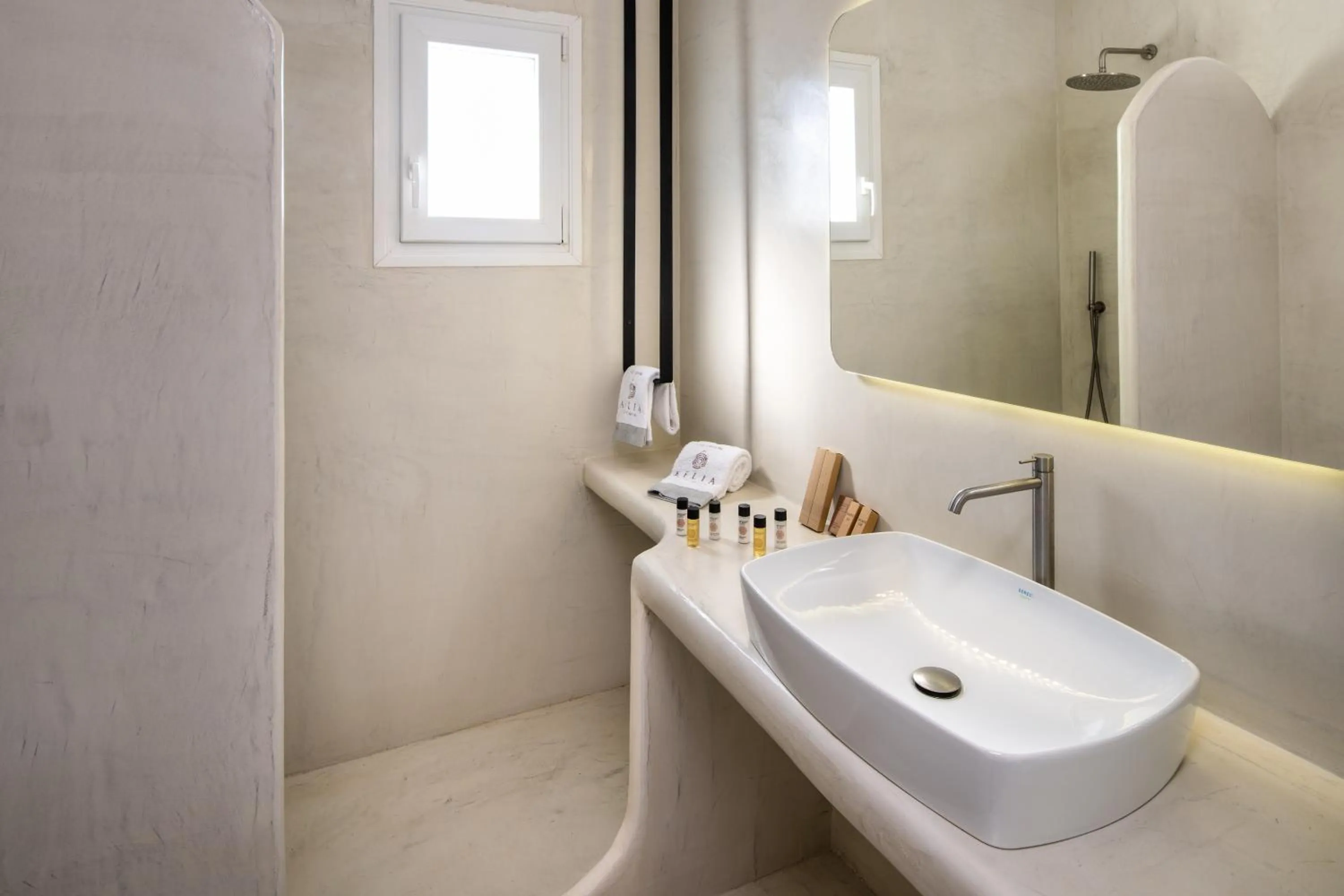 Shower in Aelia Luxury Suites