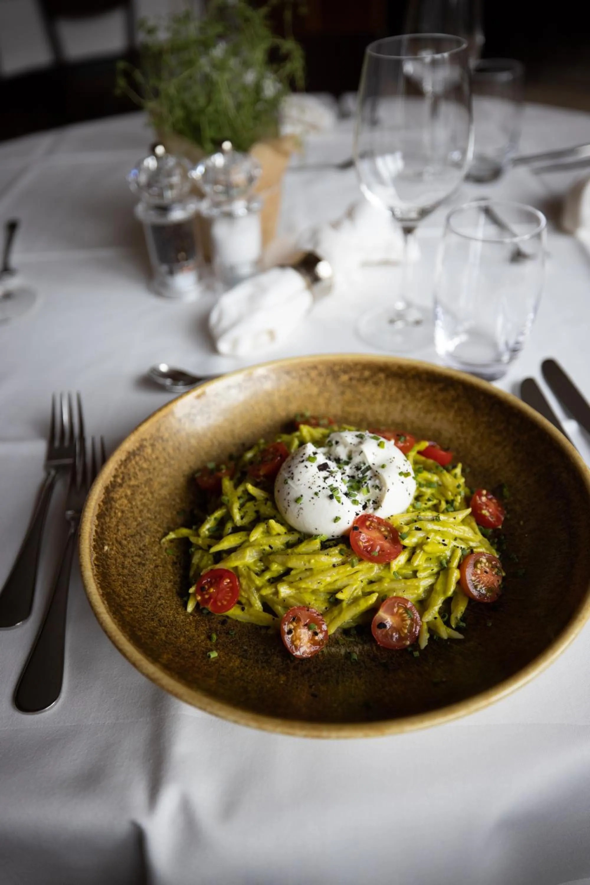 Restaurant/places to eat in Hotel Victoria Lauberhorn Wengen, a Faern Collection Hotel