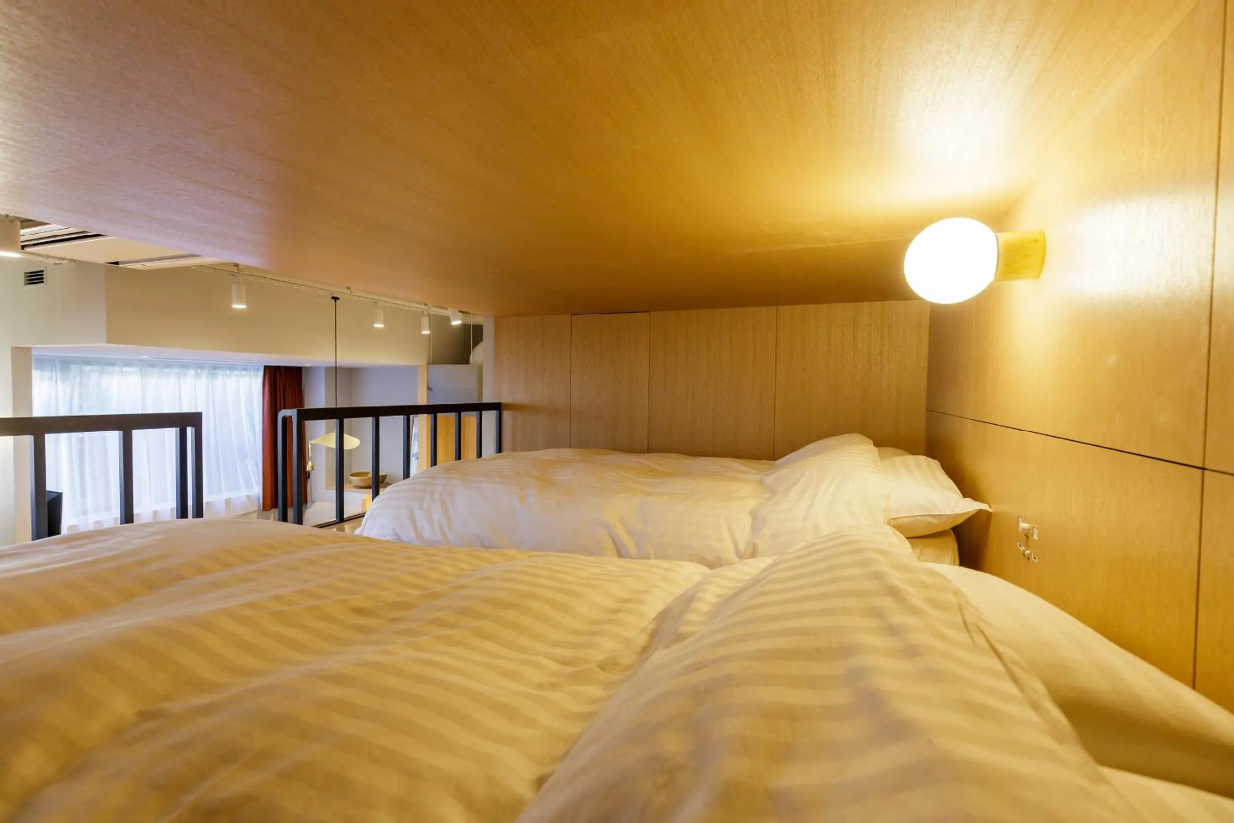 Bed in tefu yoyogi uehara 101 - good design award -
