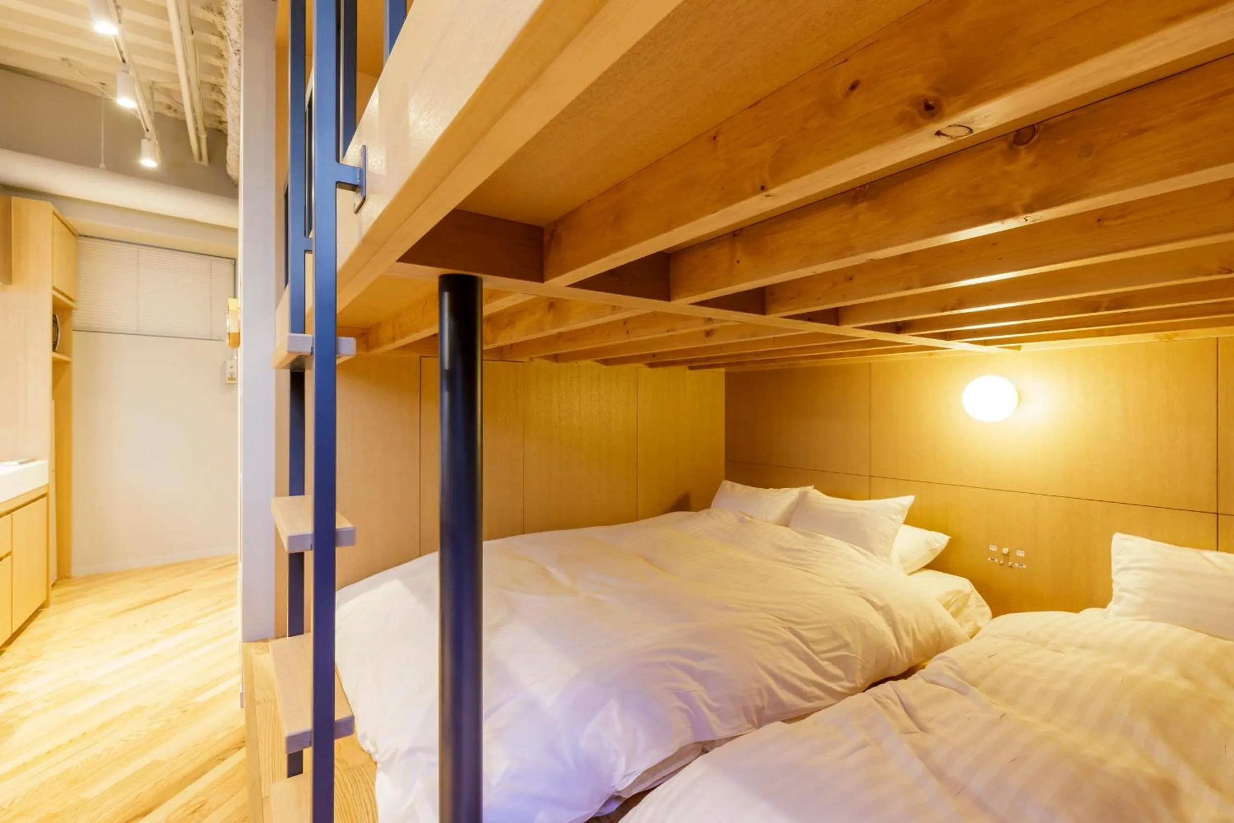 Bed in tefu yoyogi uehara 101 - good design award -