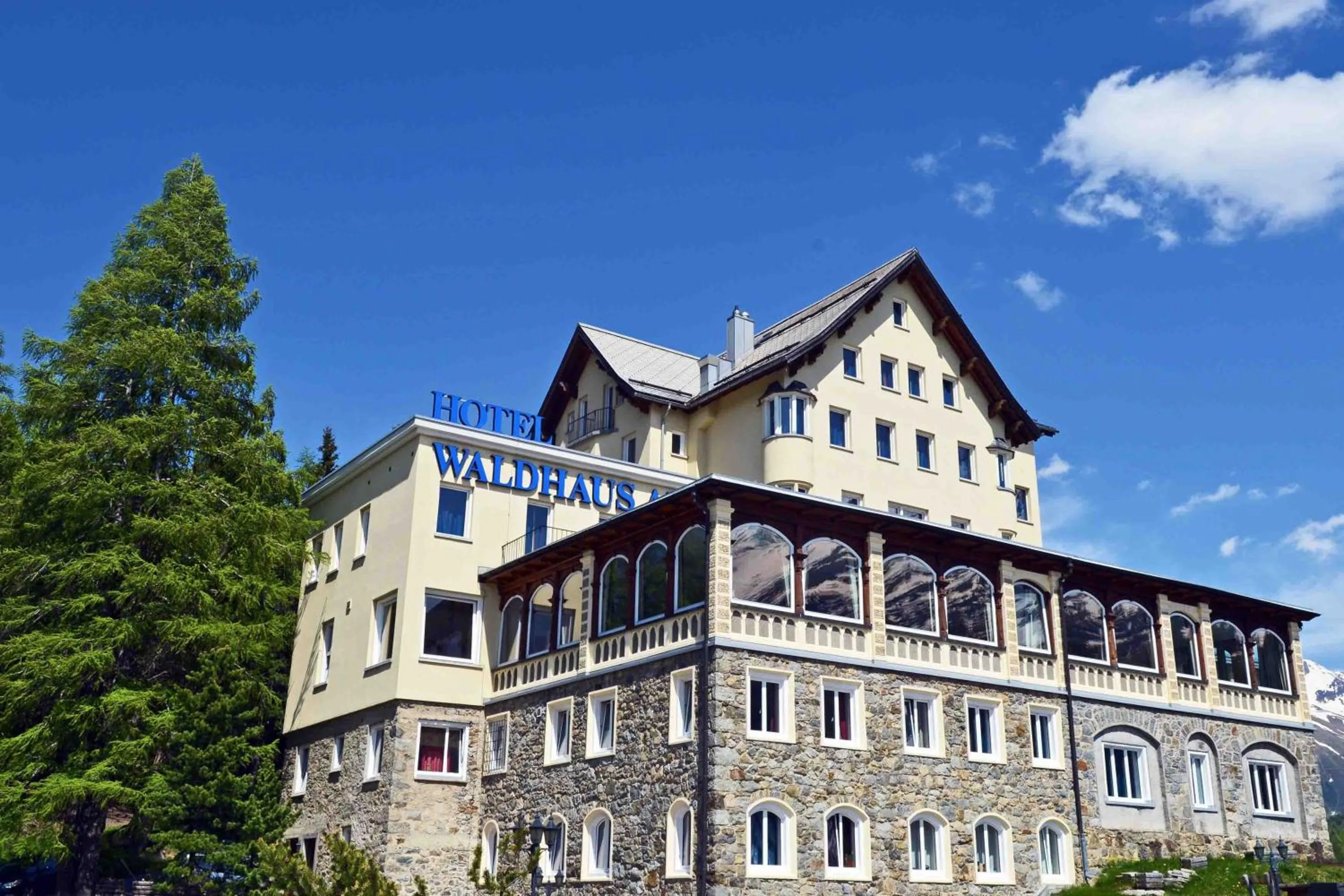 Facade/entrance in Hotel Waldhaus am See