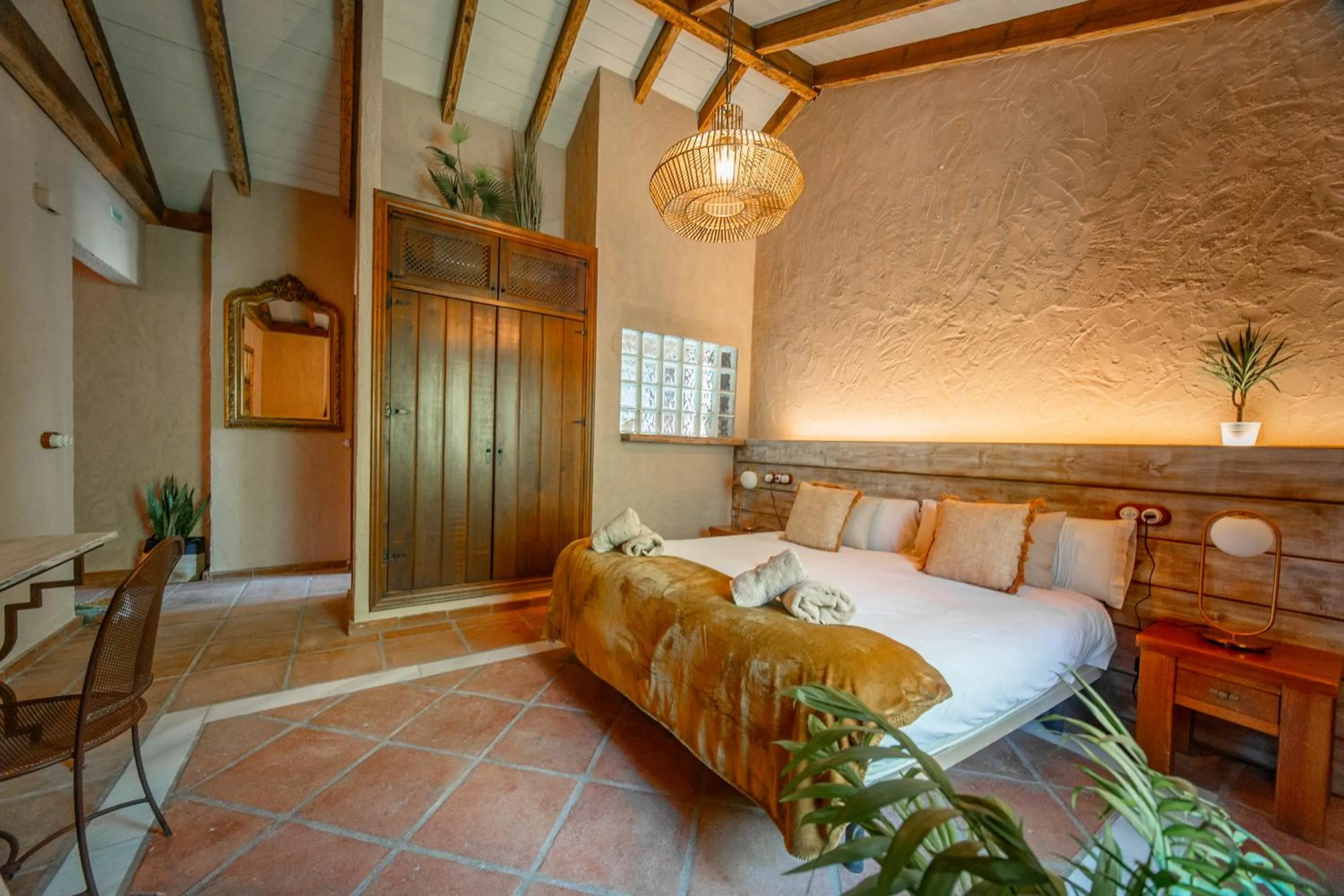 Bedroom, Bed in Eco Hotel Cueva del Gato