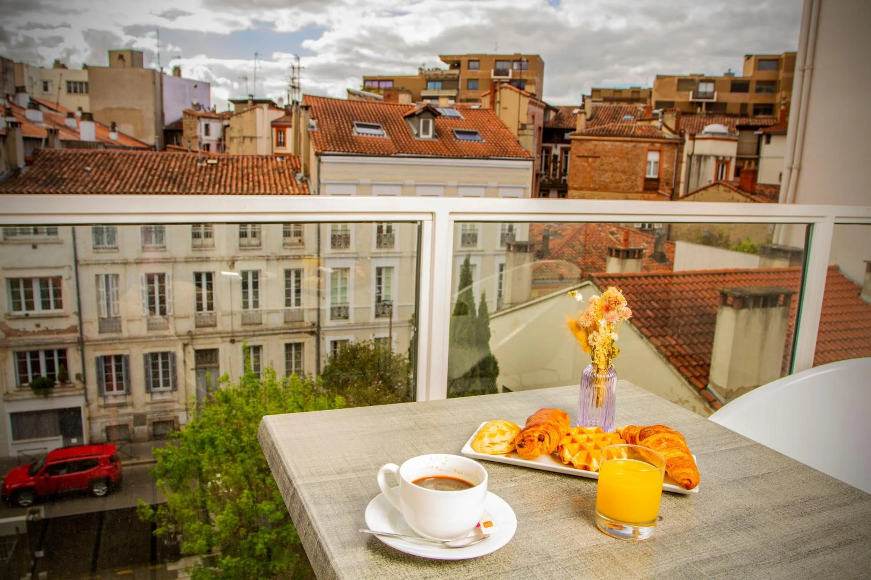 Balcony/Terrace in Privilège Appart Hôtel Saint Exupéry
